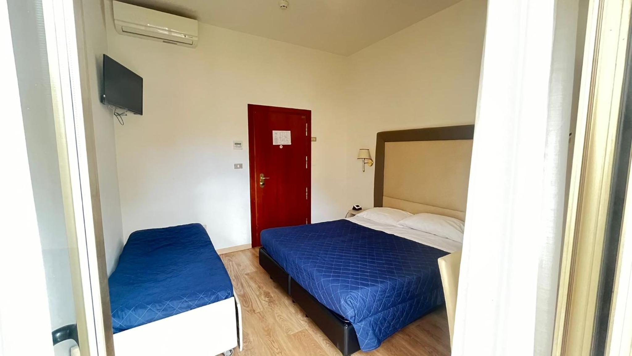 Standard Triple Room - Photo 2