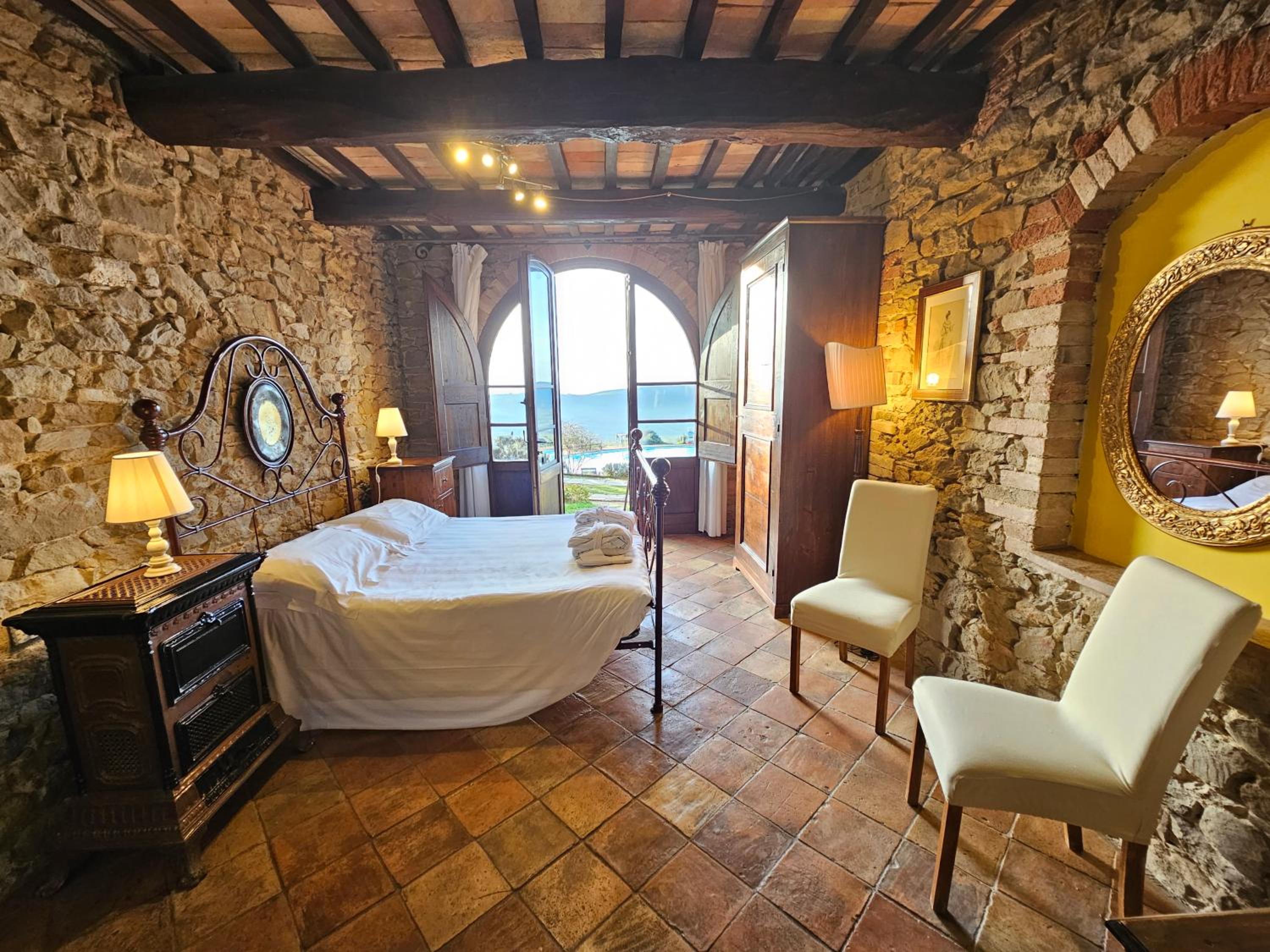 Suite - Photo 9