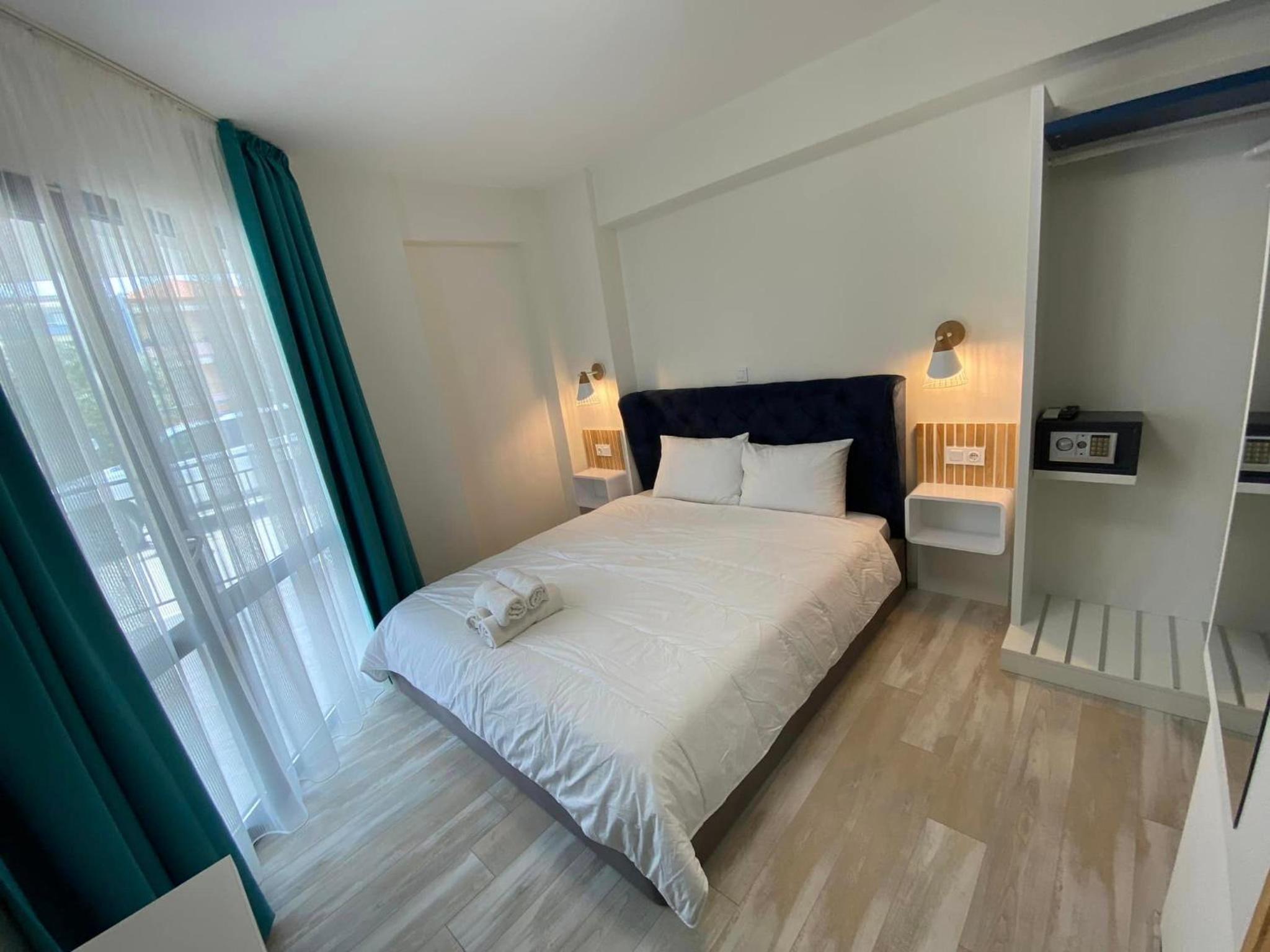 Deluxe Queen Room