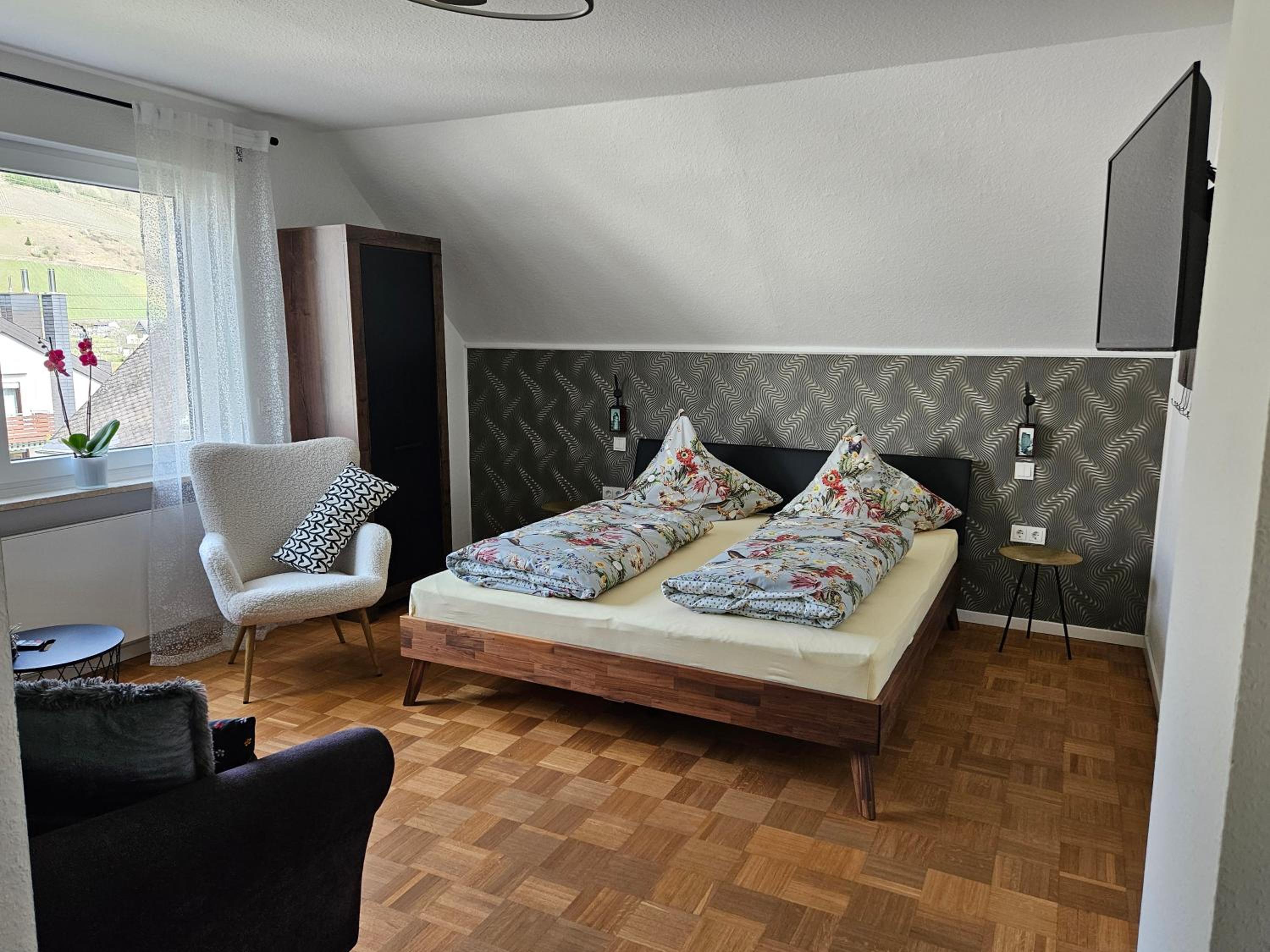 Apartment with Balcony - Photo 1