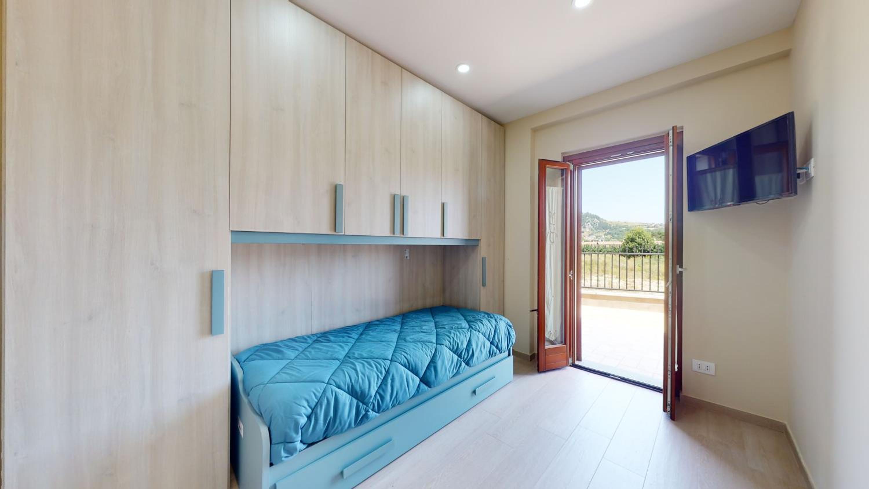 Three-Bedroom House photo 3