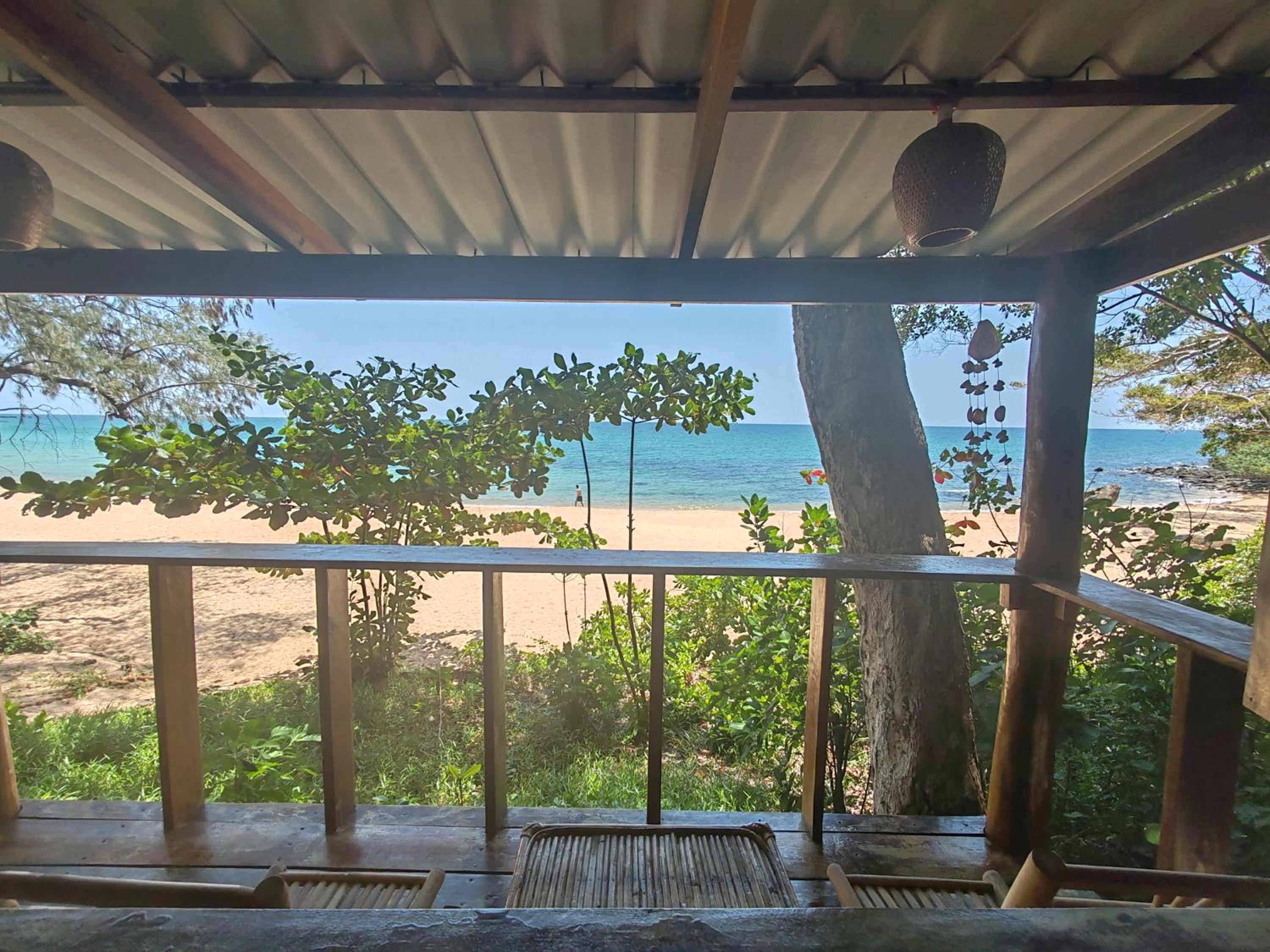 Bungalow - Beach Front - Photo 5