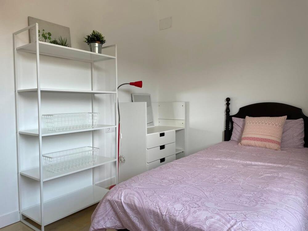 Single Room with Shared Bathroom photo 3