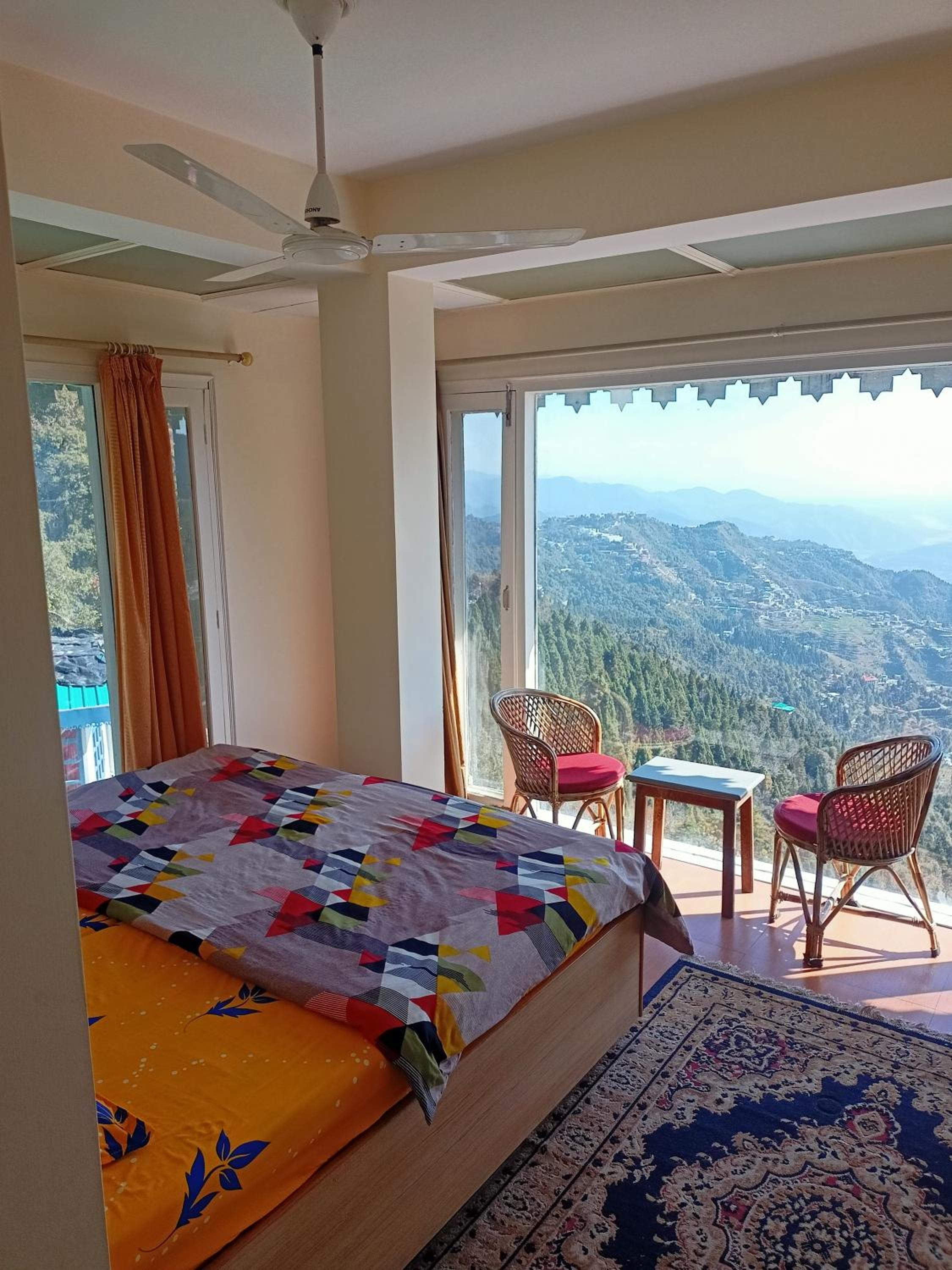 Apartment with Mountain View - Photo 3