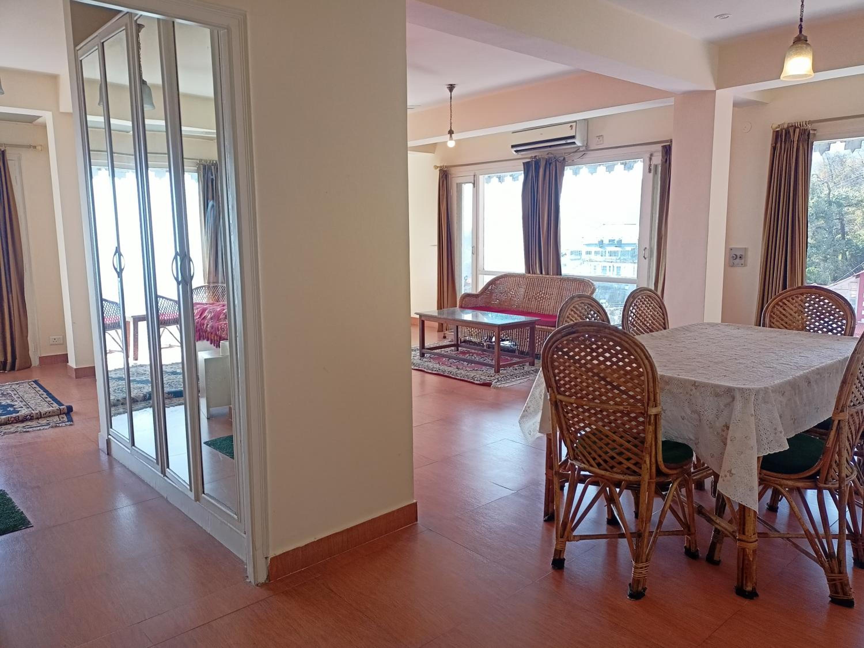 Apartment with Mountain View - Photo 7