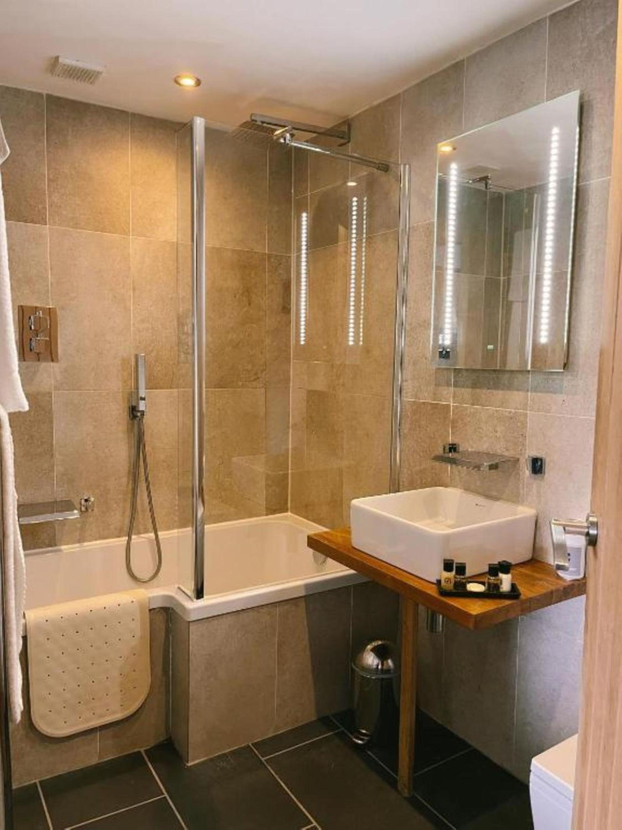 Standard Twin Room photo 3
