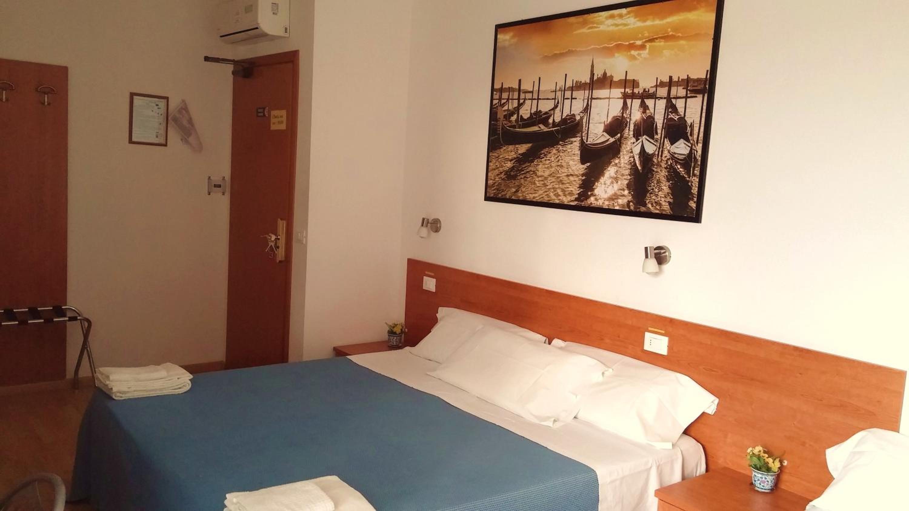 Quadruple Room - Photo 15