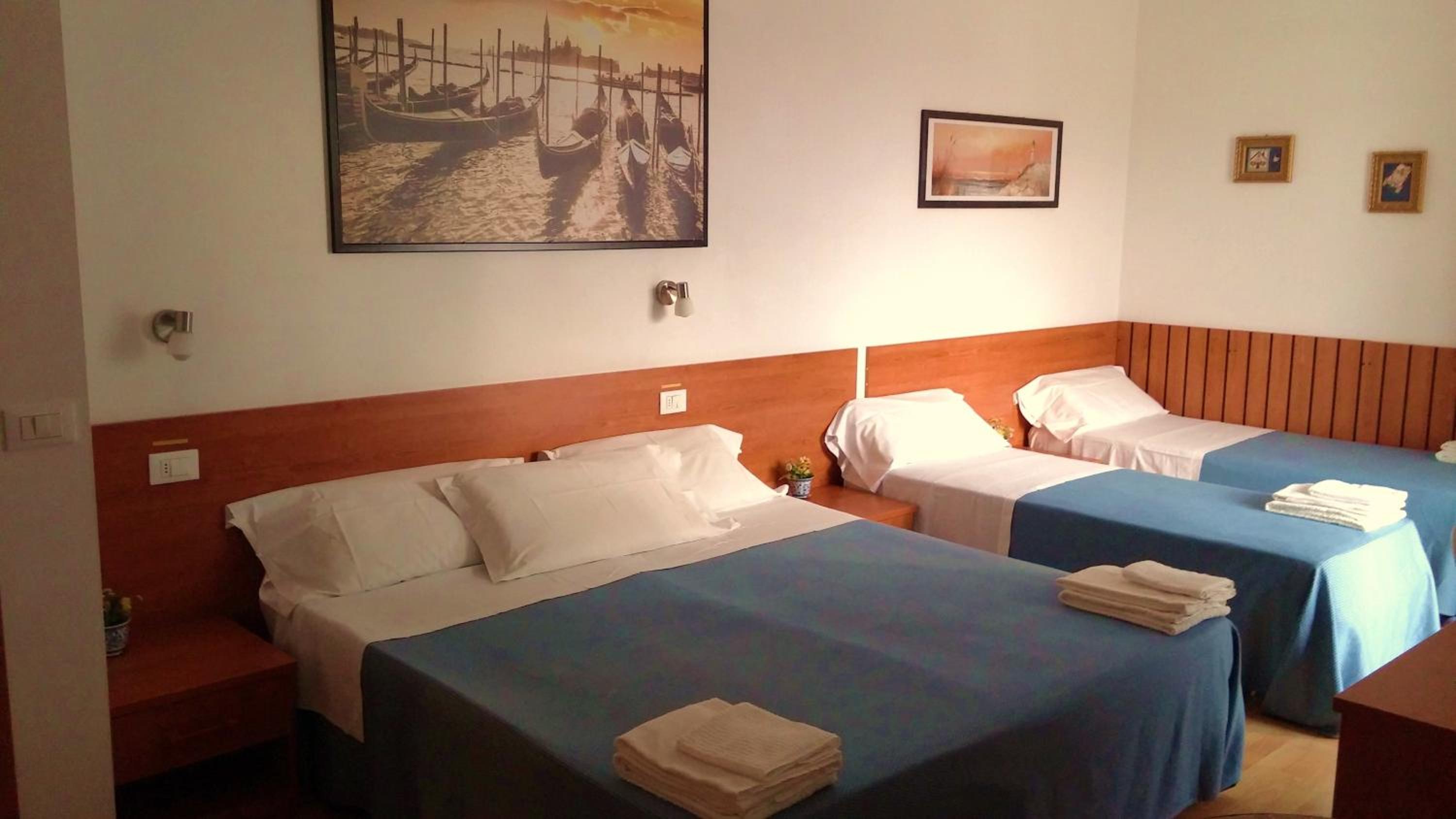 Quadruple Room - Photo 21