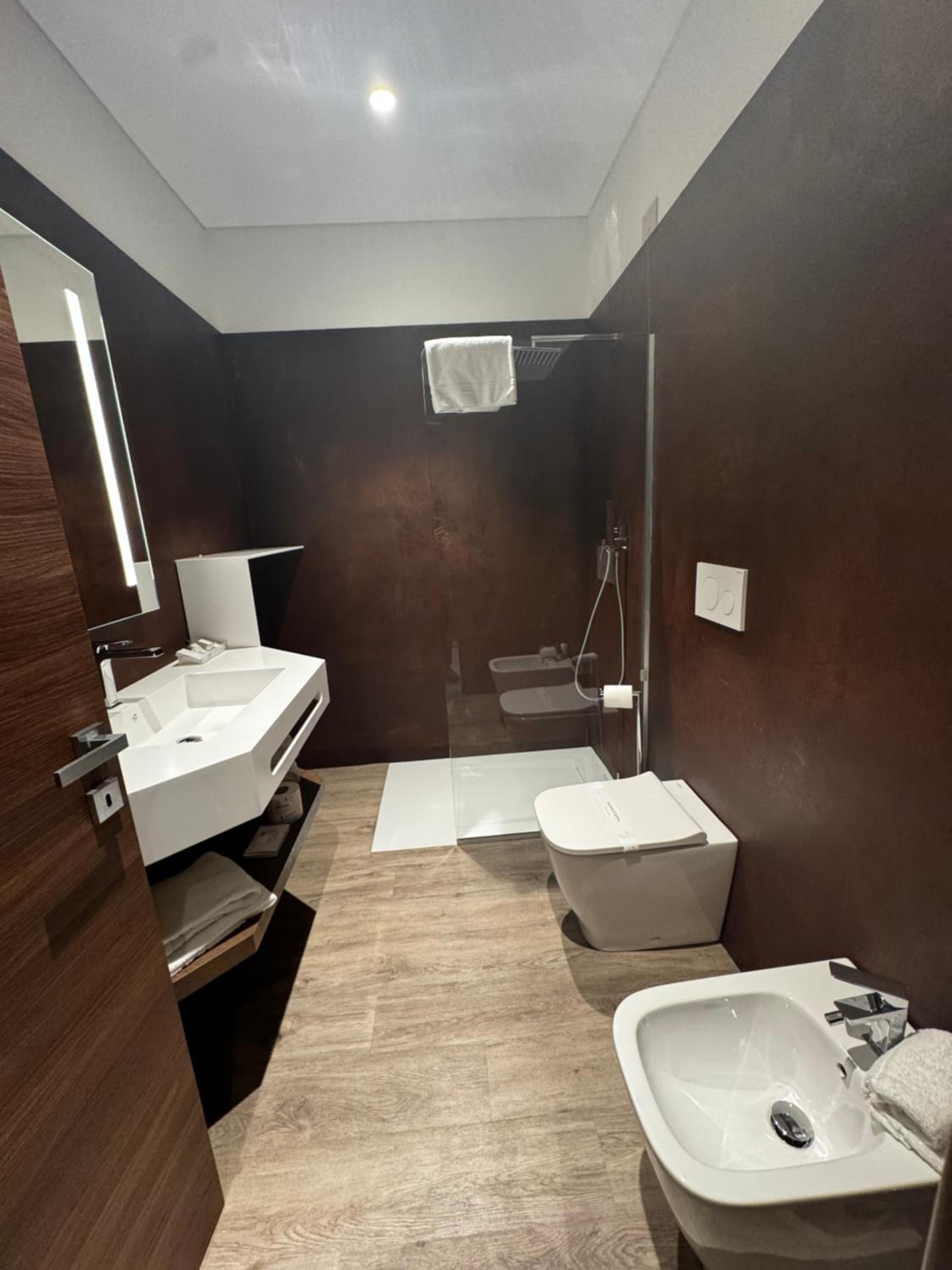 Double or Twin Room - Photo 9