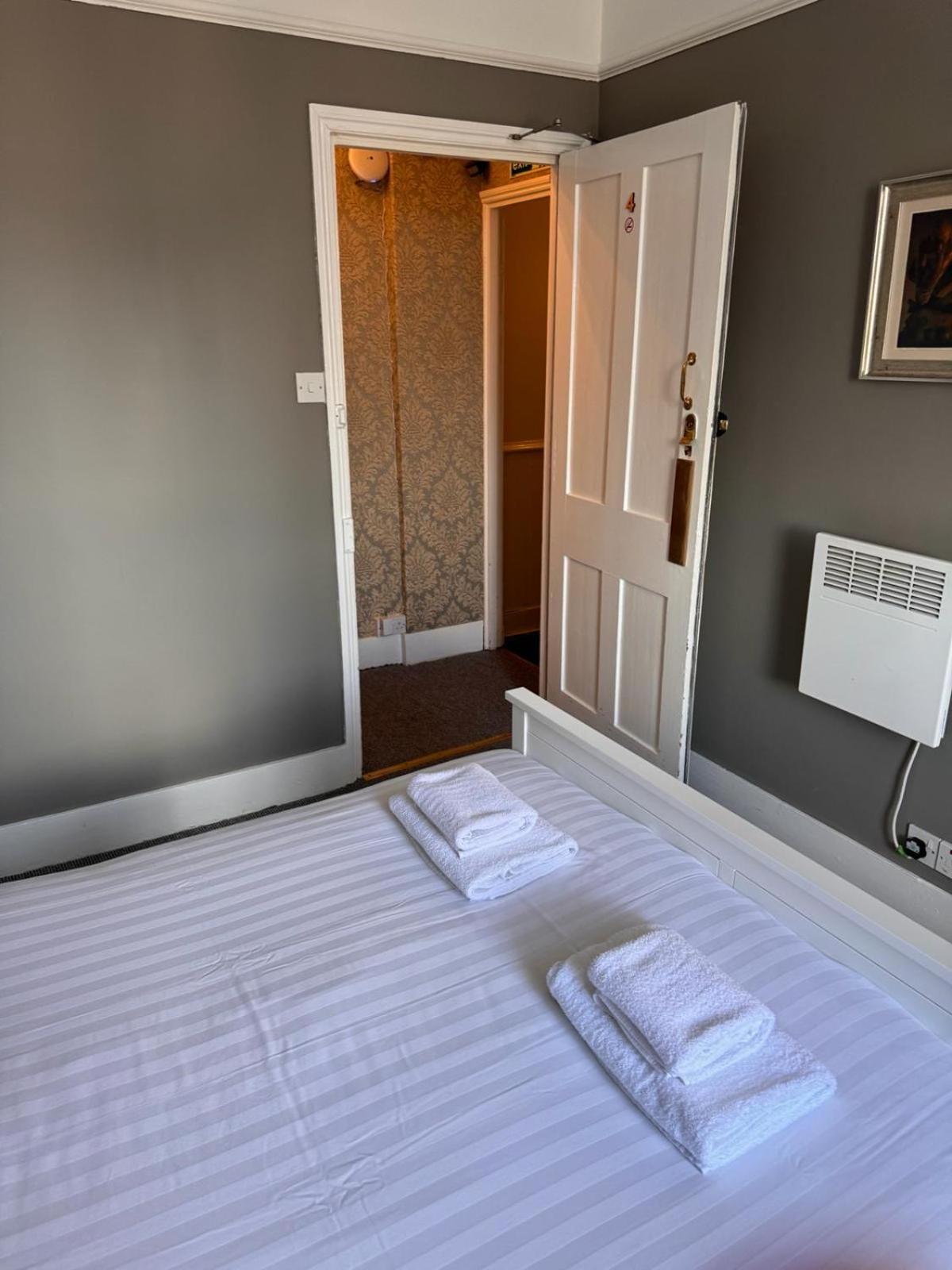 Double Room with Bathroom No. 4 - Photo 3