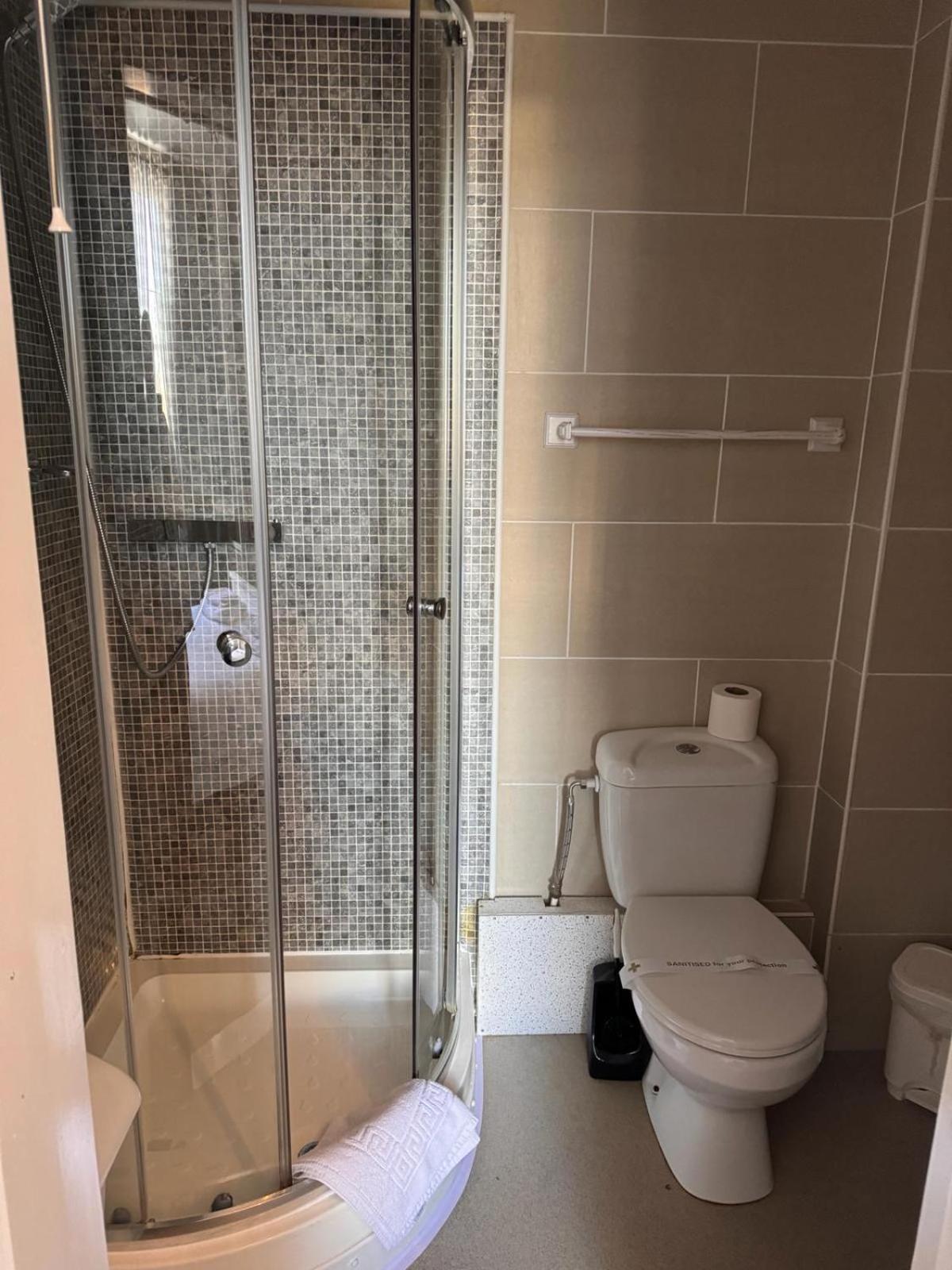 Double Room with Bathroom No. 5 - Photo 4