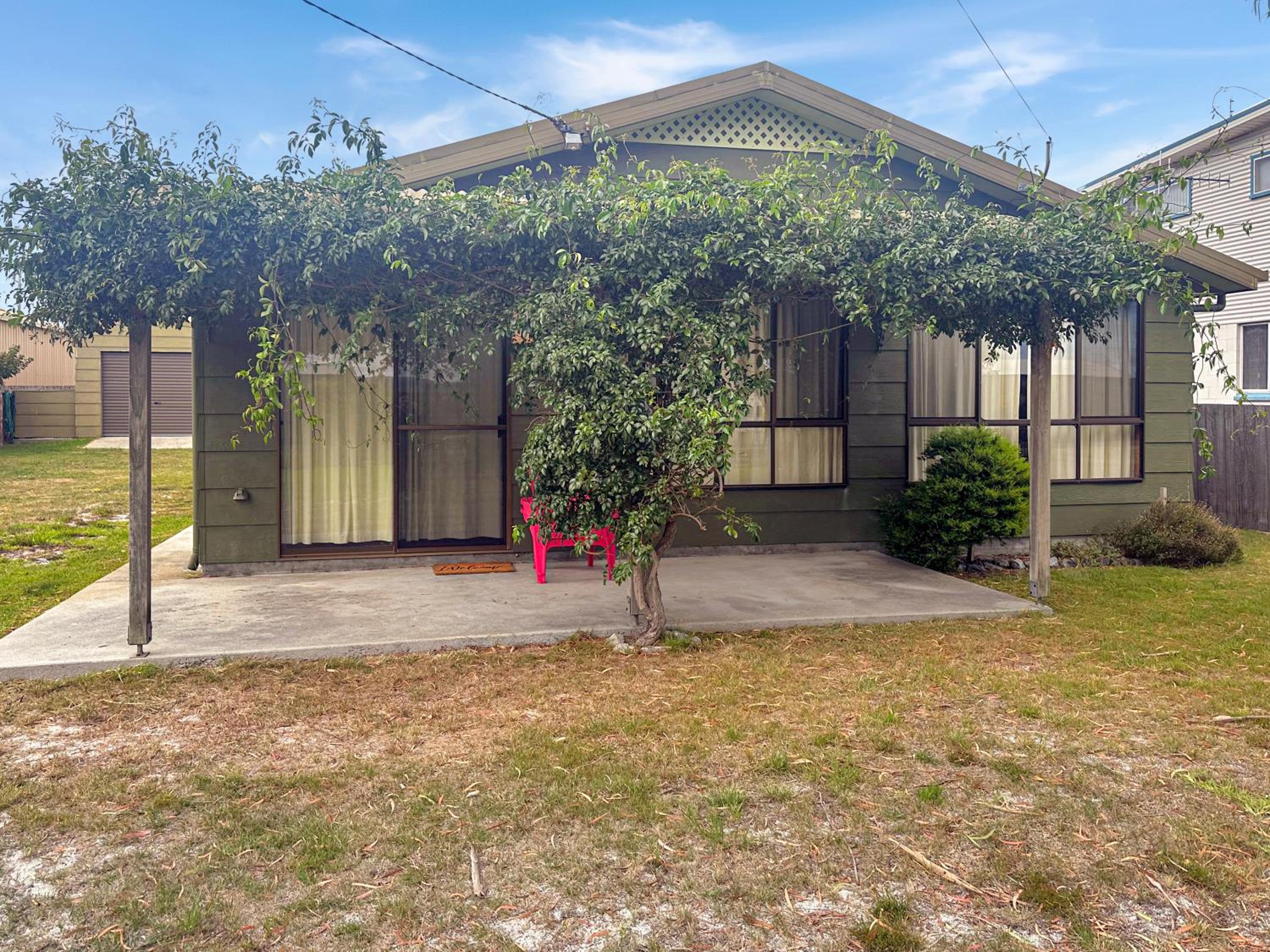 Three-Bedroom House photo 2