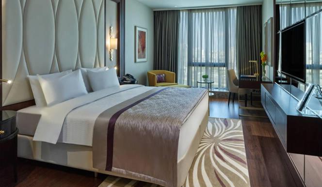 Deluxe Room with Queen Size Bed photo 1