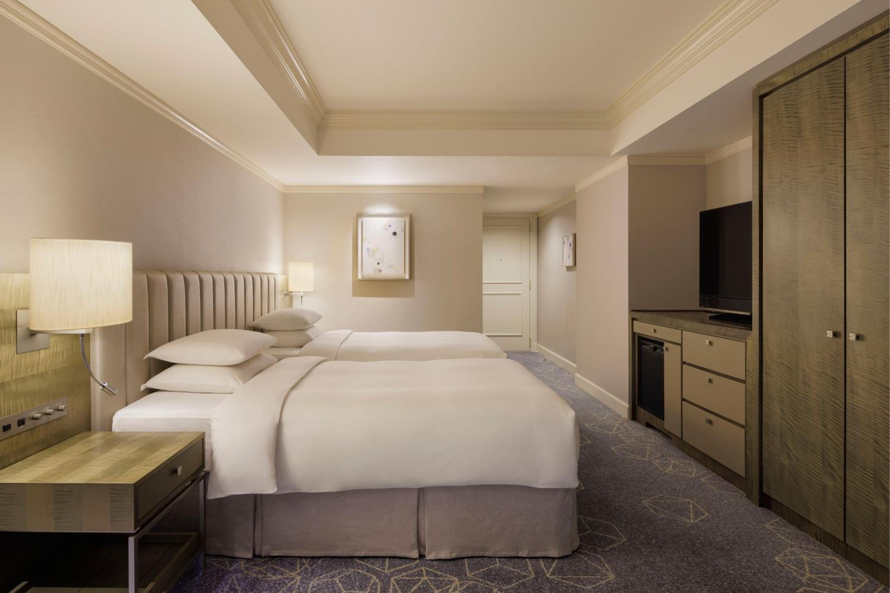Standard Twin Room with City View