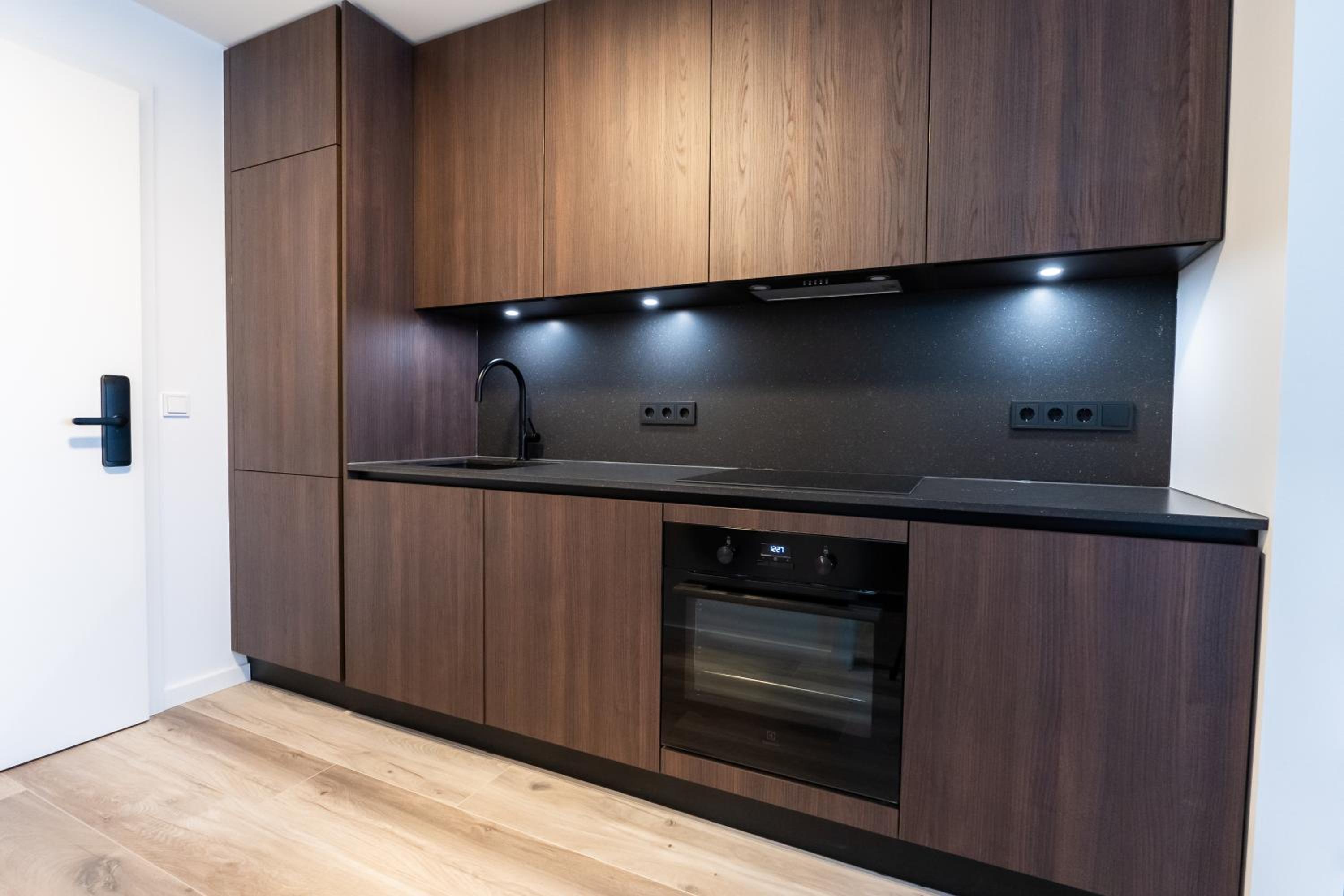 Superior One Bedroom Apartment photo 2