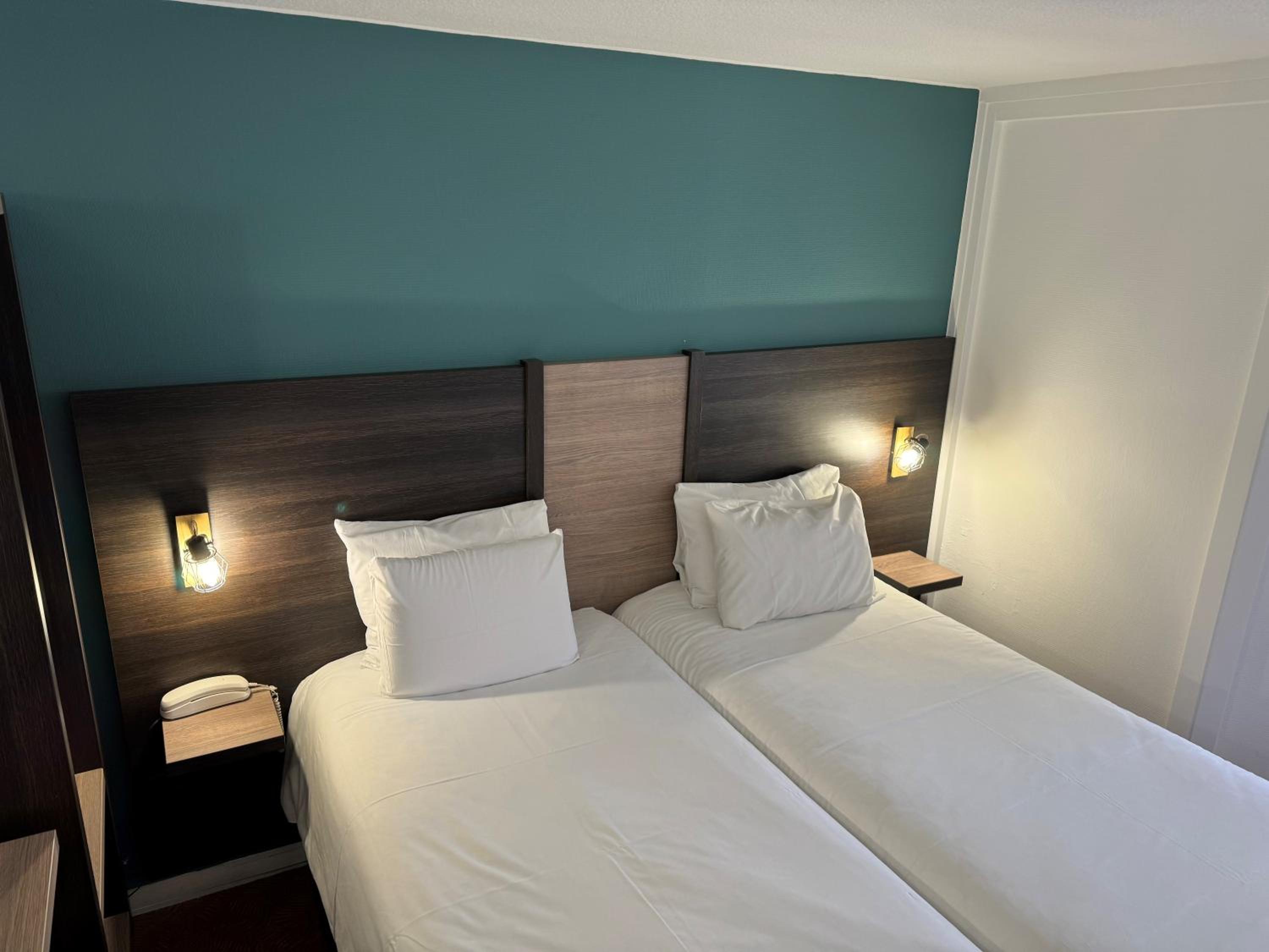 Twin Room - Photo 4