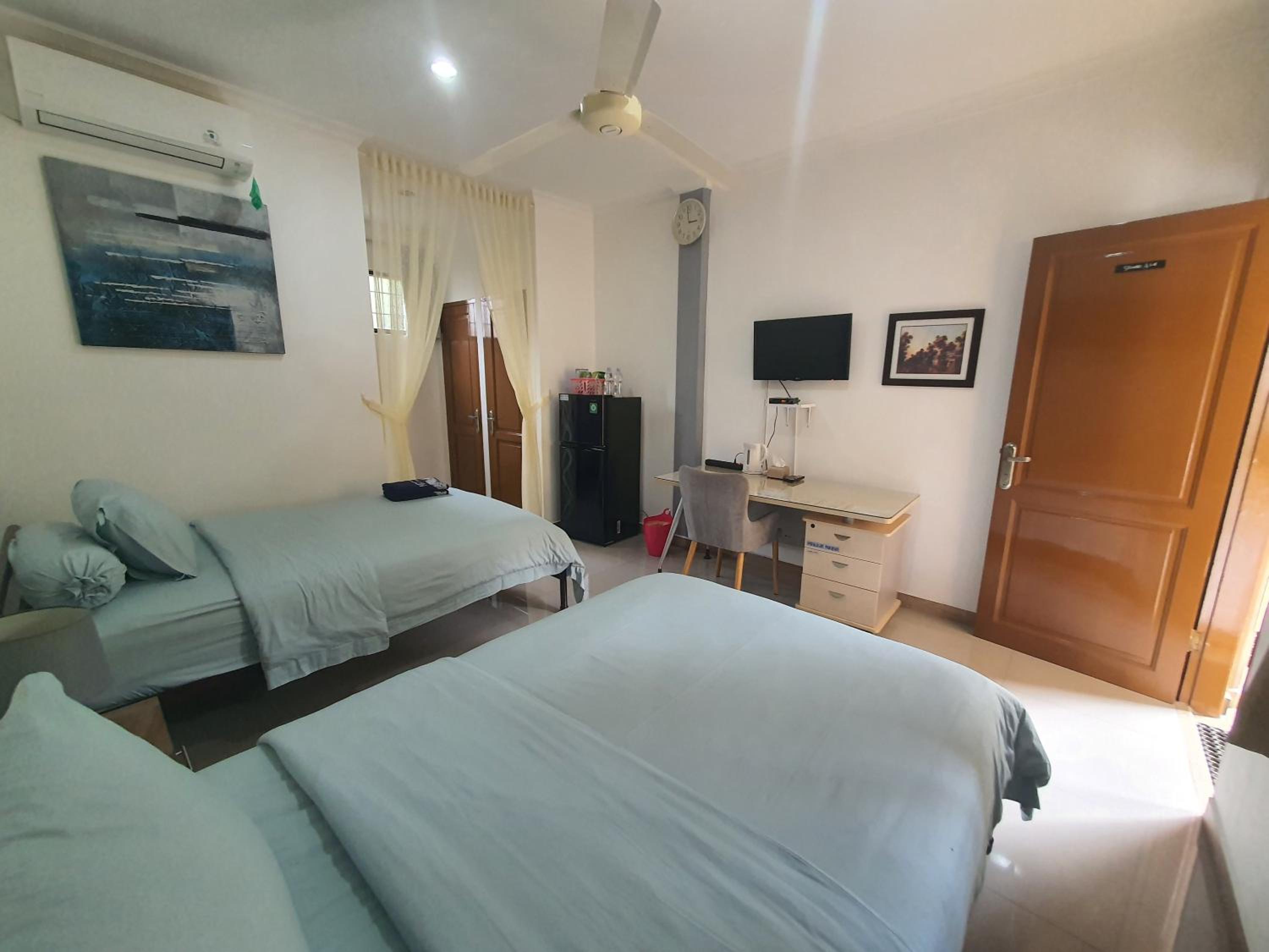 Twin Room - Photo 9