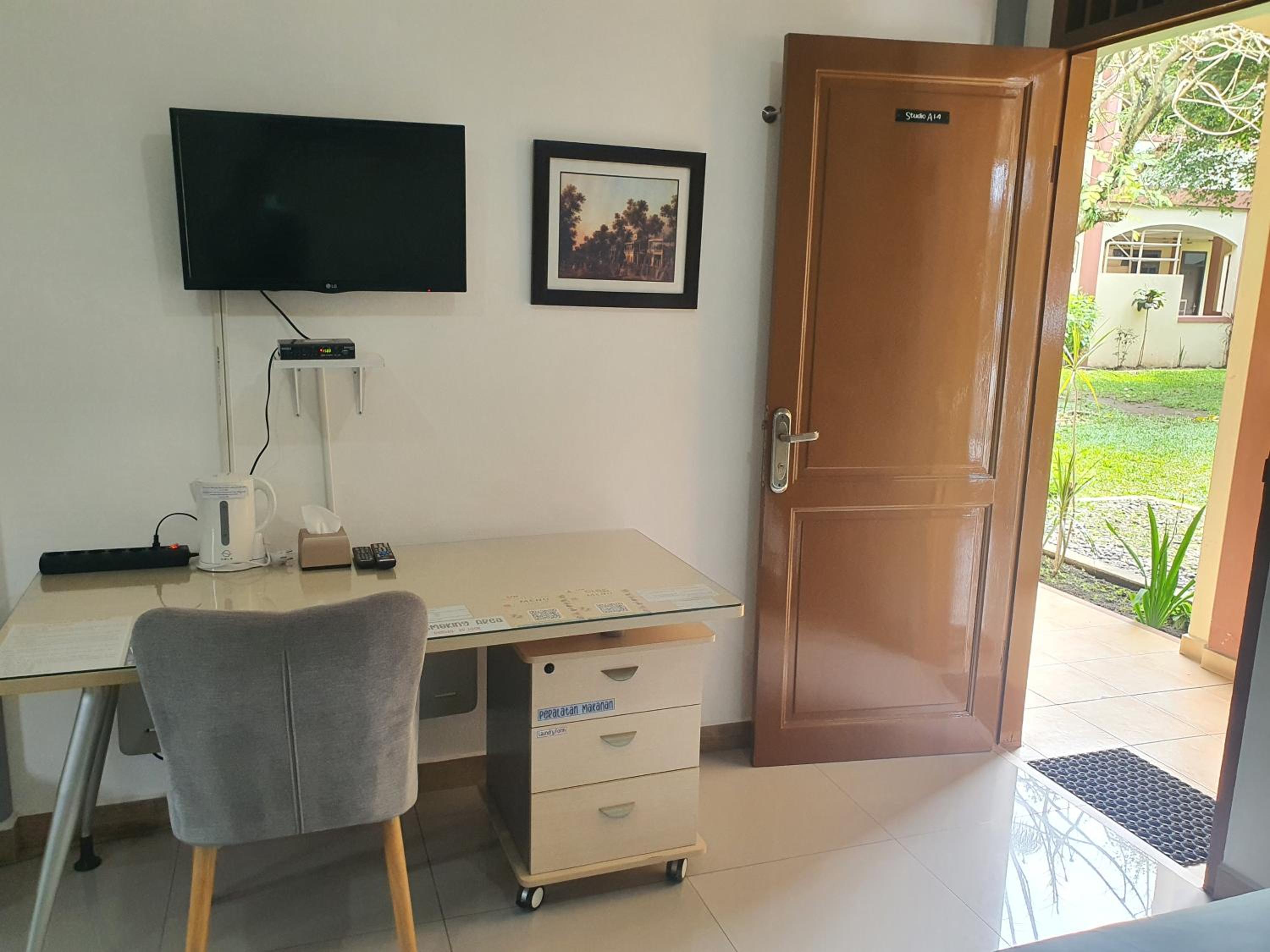 Twin Room - Photo 8