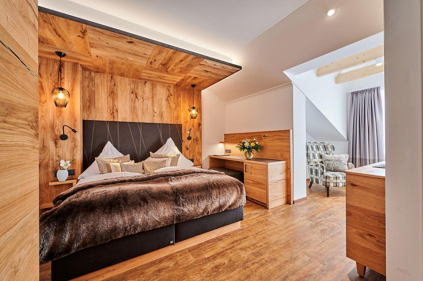 Deluxe Double Room - with Air Conditioning photo 2