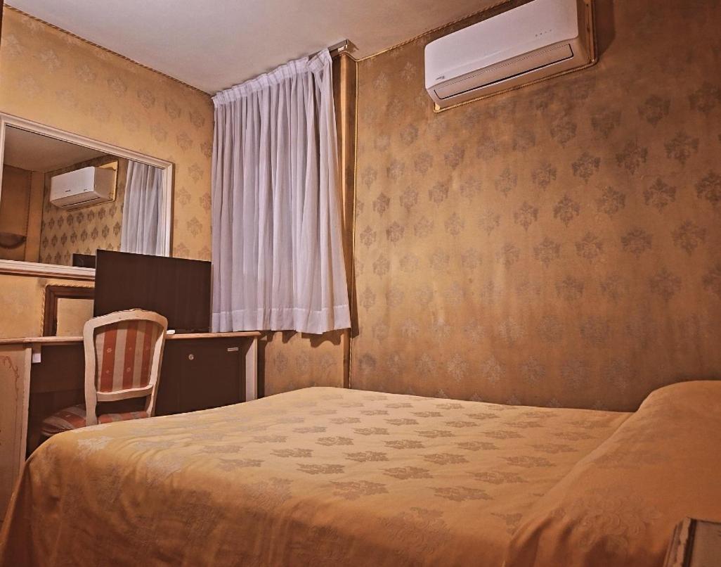 Small Double Room photo 2
