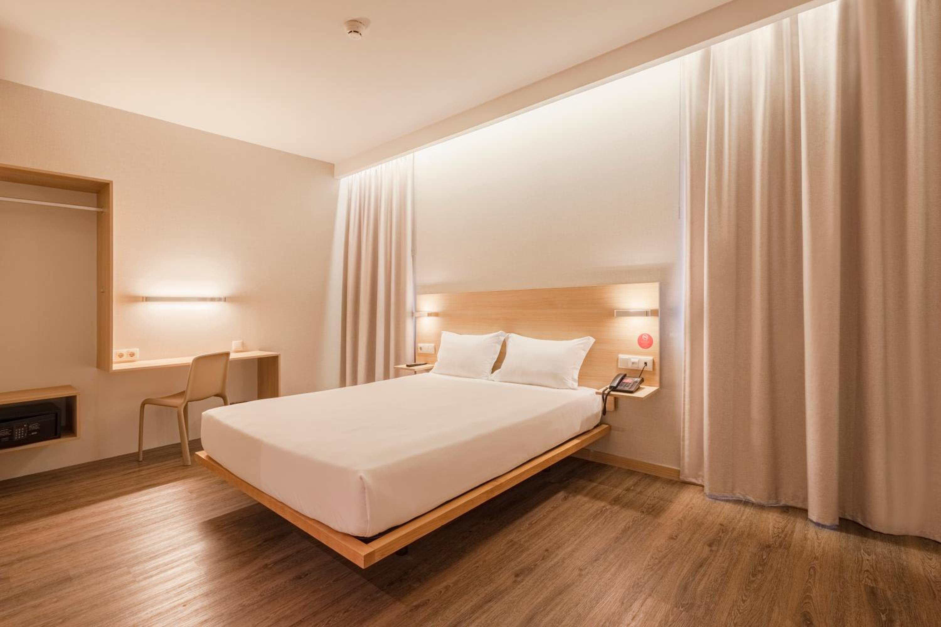 Double Room - Disability Access photo 2
