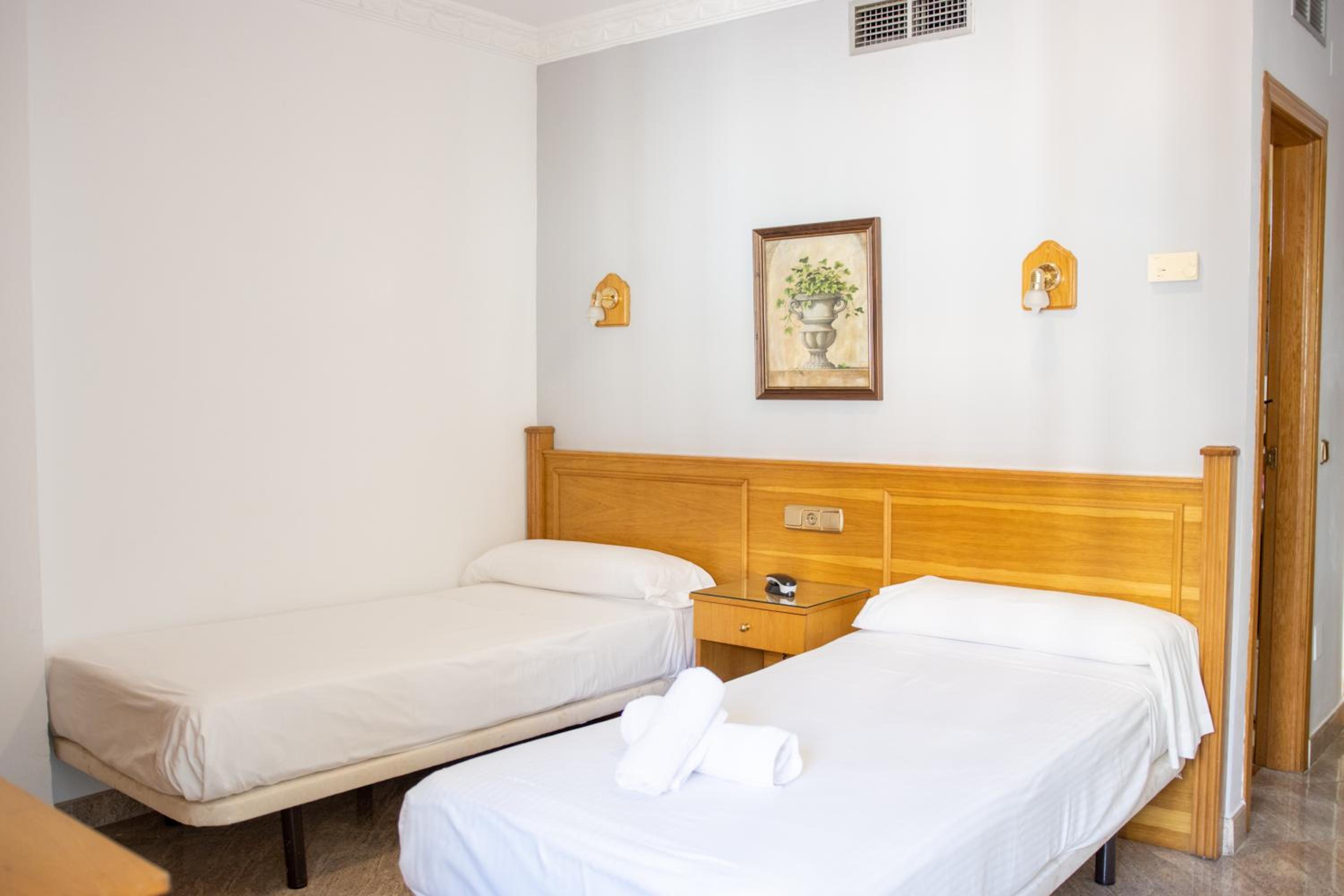 Standard Double or Twin Room (2 Adults) - Photo 5