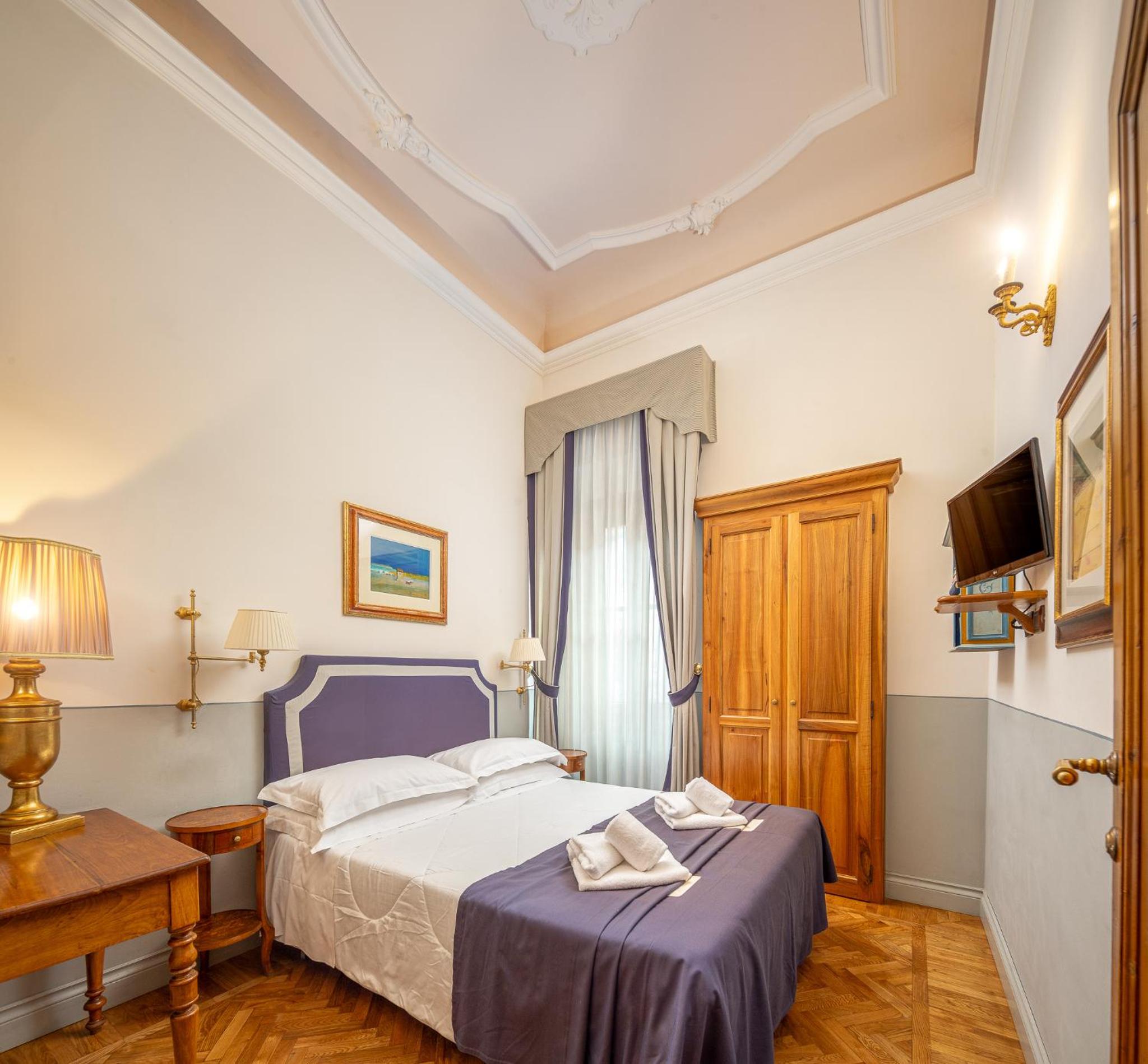 Small Double Room photo 2