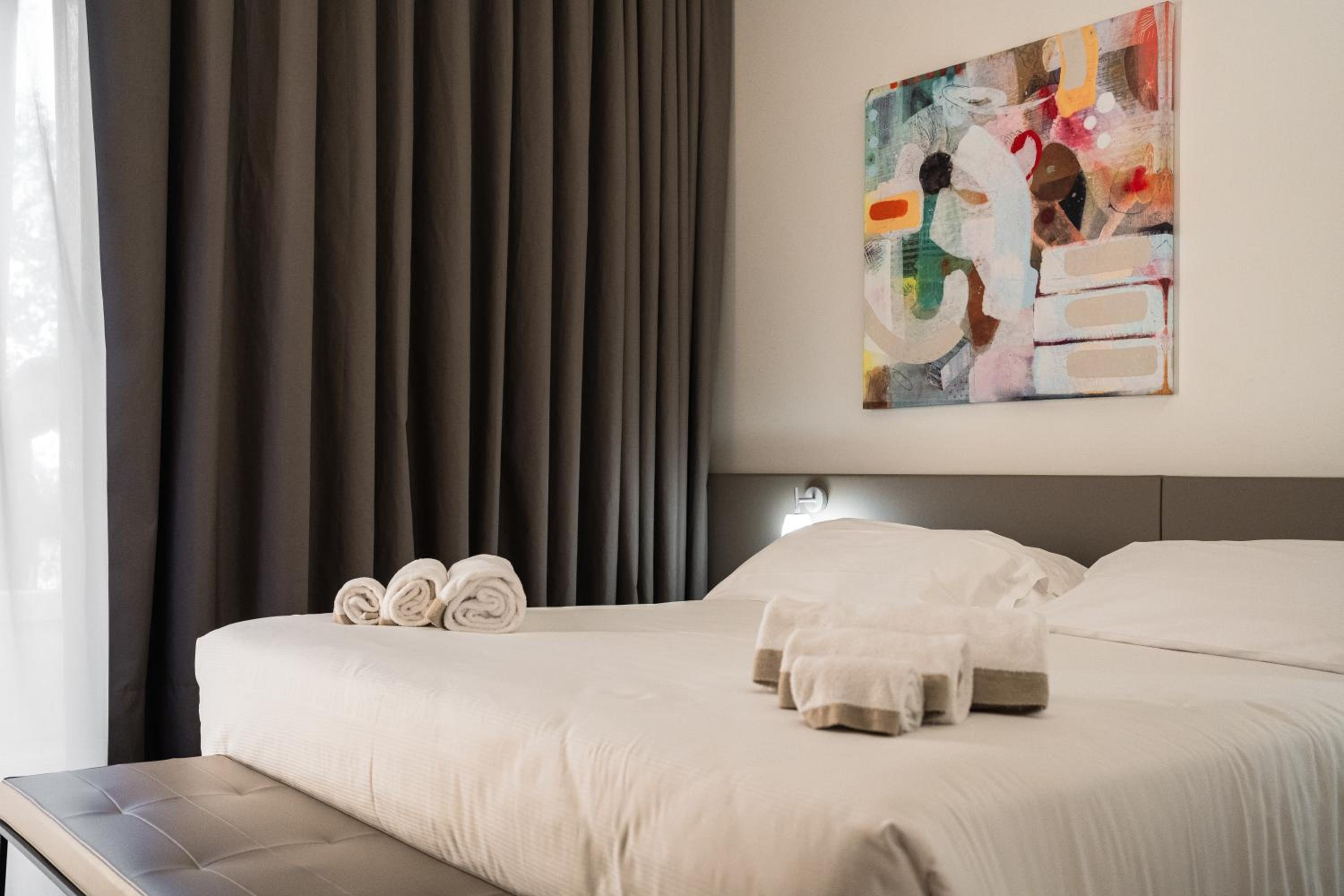 Executive Suite - Photo 3