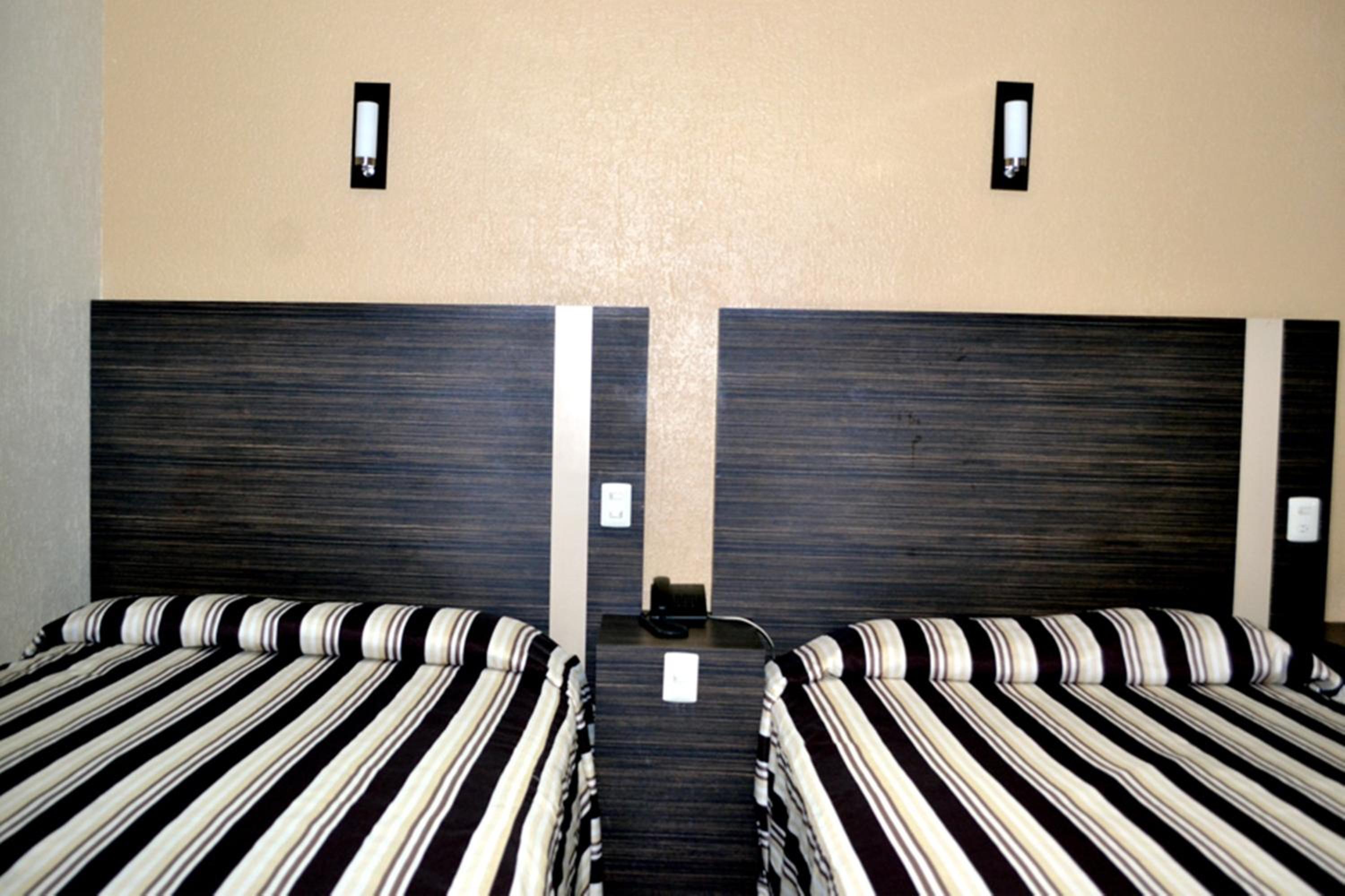 Twin Room - Photo 5
