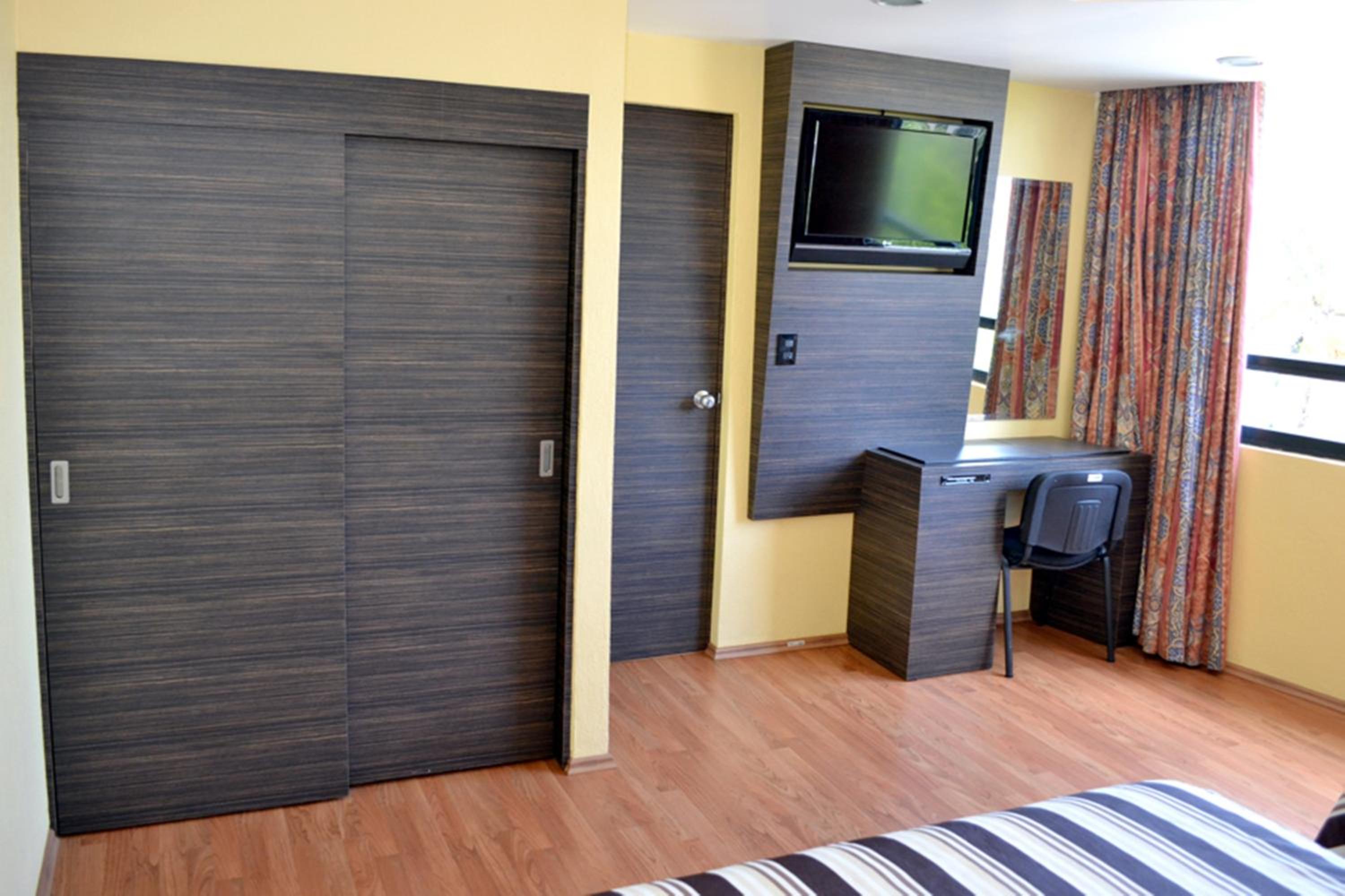 Suite - Photo 2
