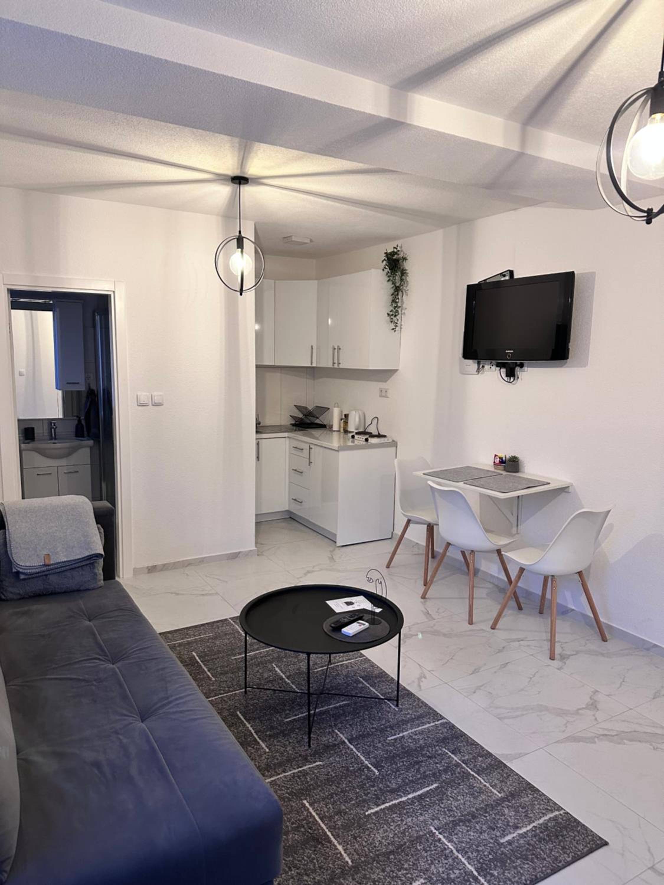 One-Bedroom Apartment photo 1