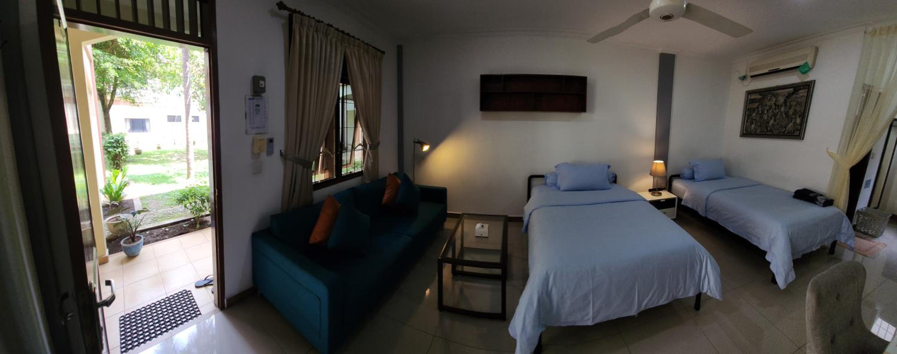 Large Twin Room photo 2