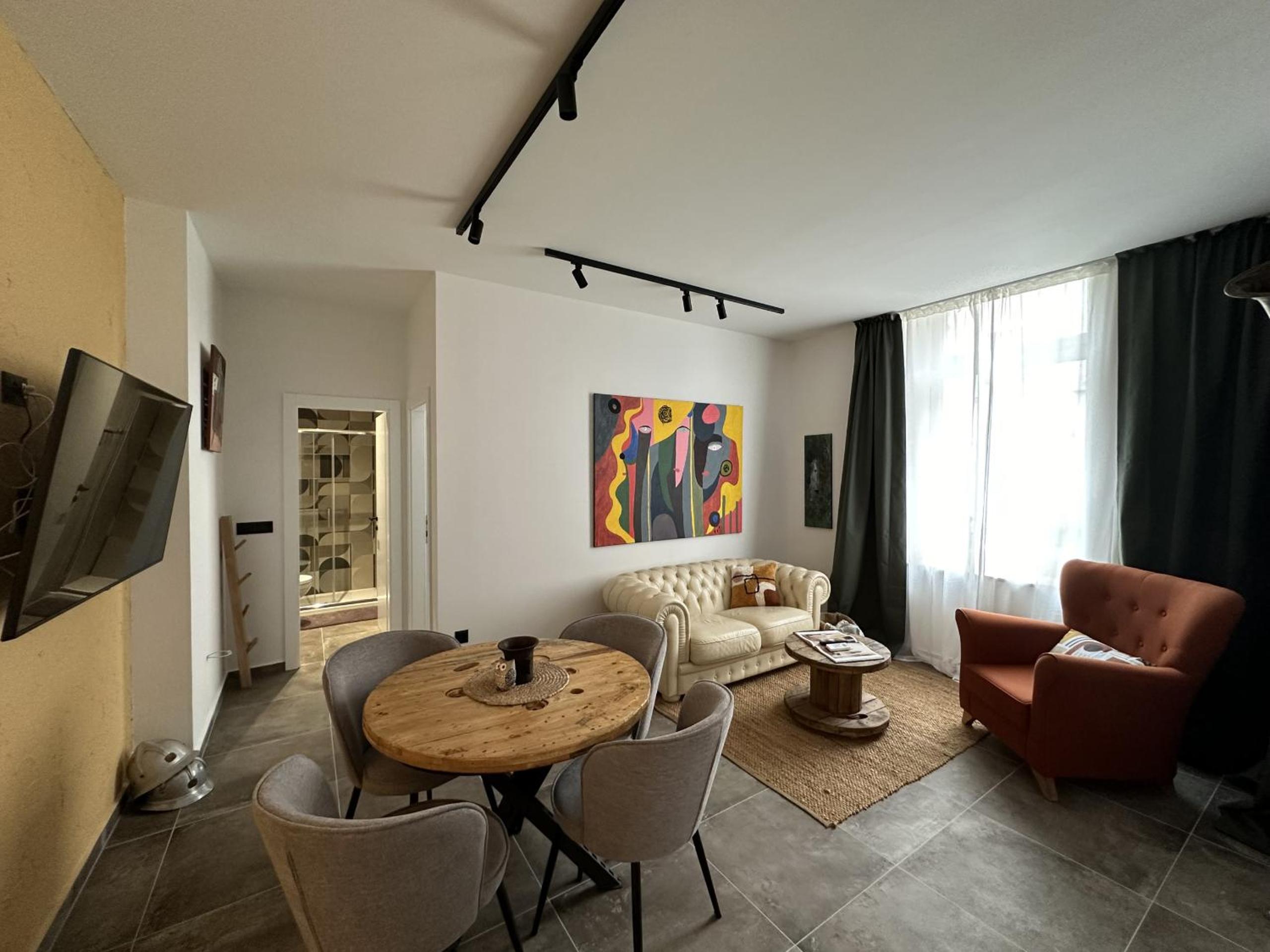 Deluxe Apartment