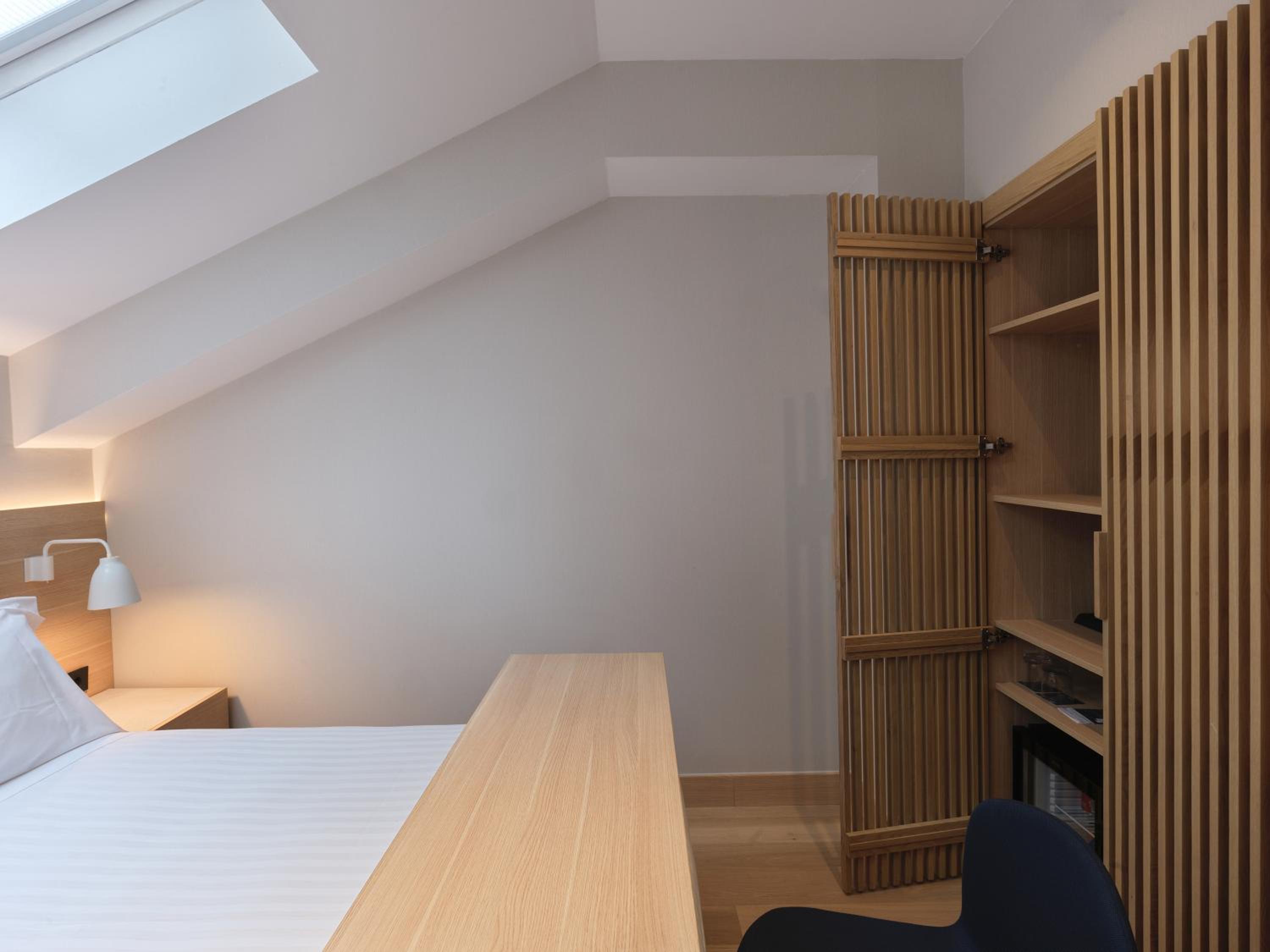 Budget Double Room - Photo 7