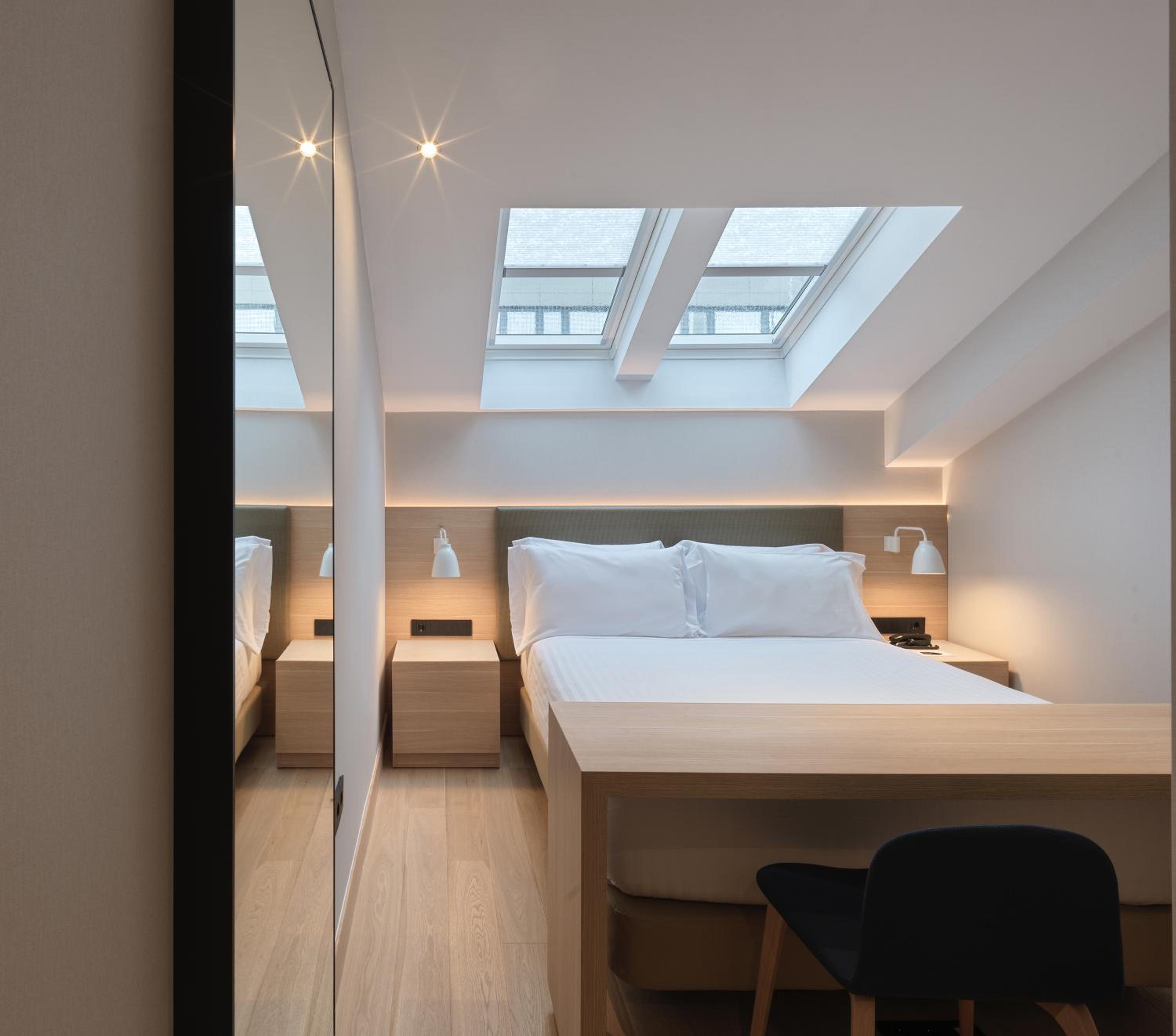 Budget Double Room - Photo 8