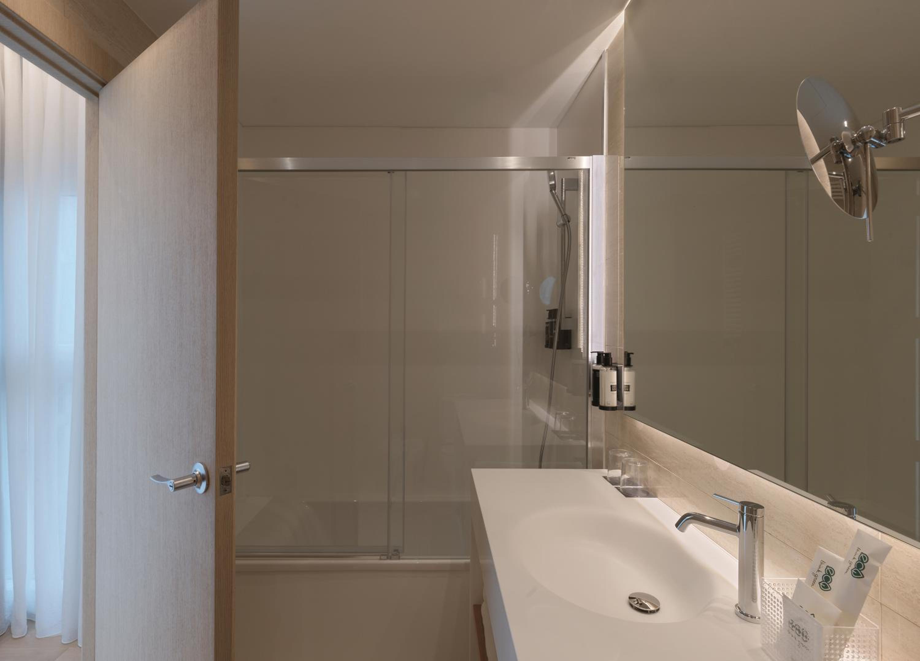 Double or Twin Room - Photo 15