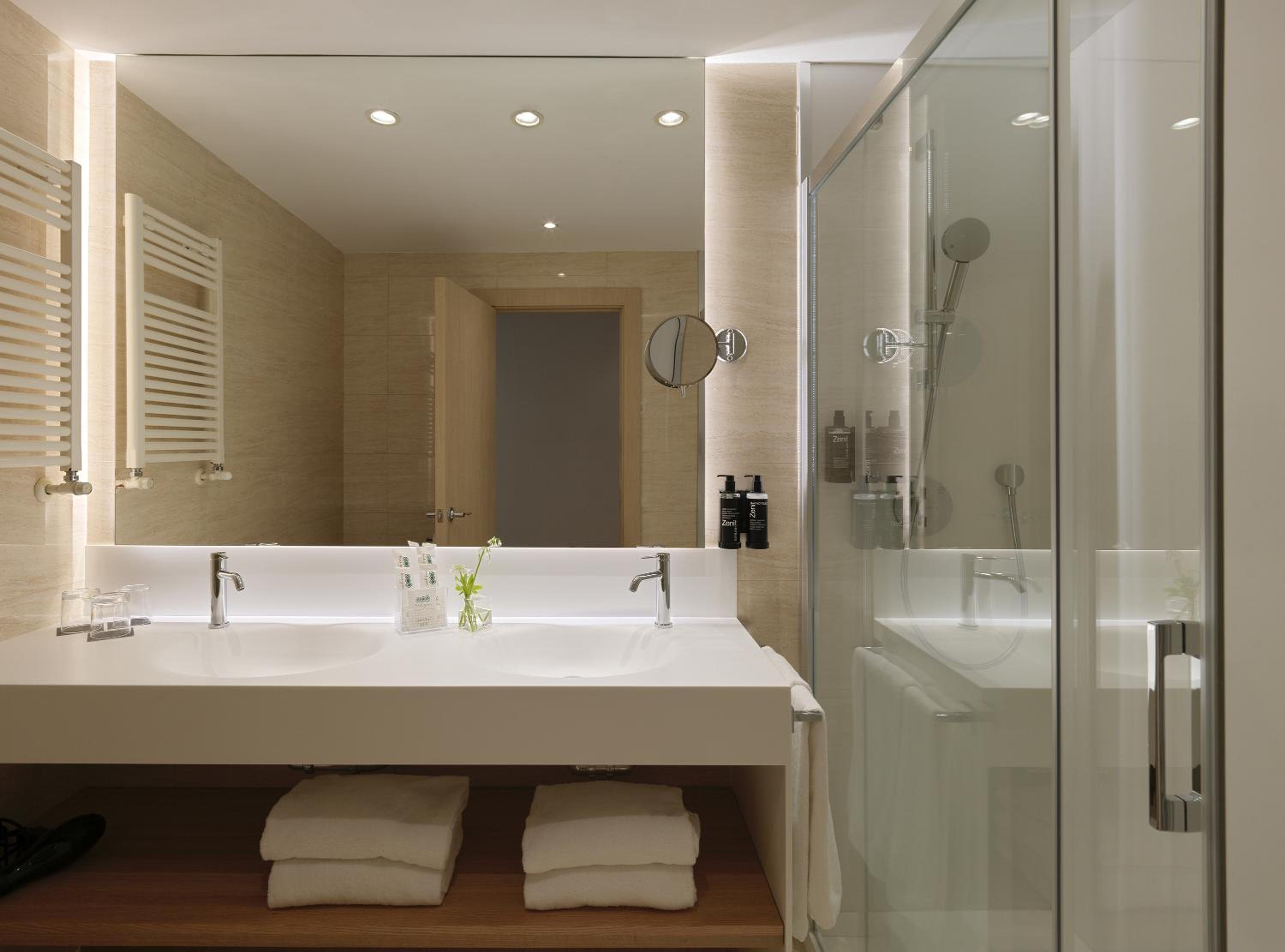 Double or Twin Room - Photo 2