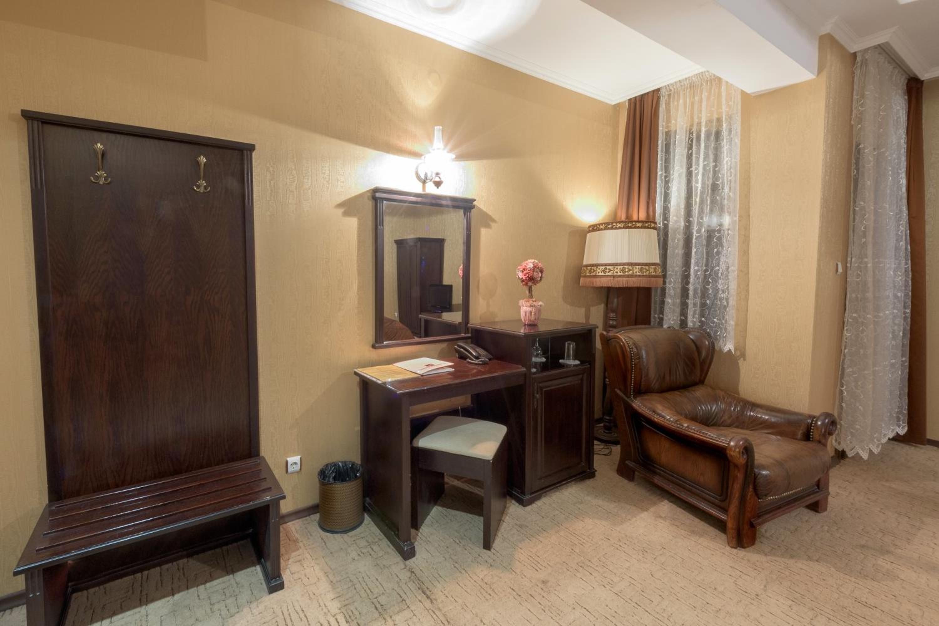 Deluxe Double Room with Bath and Terrace - Photo 3