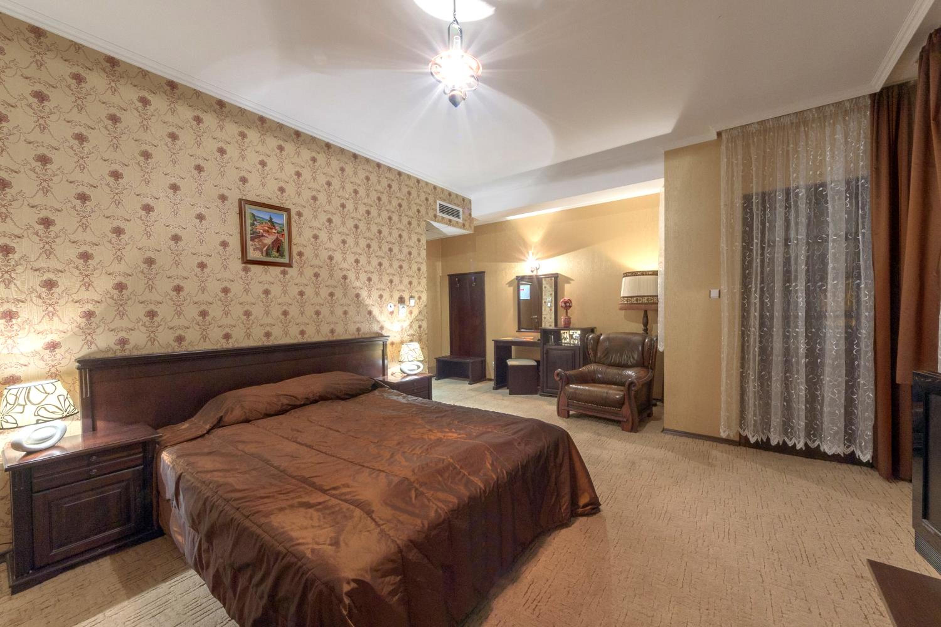 Deluxe Double Room with Bath and Terrace - Photo 1