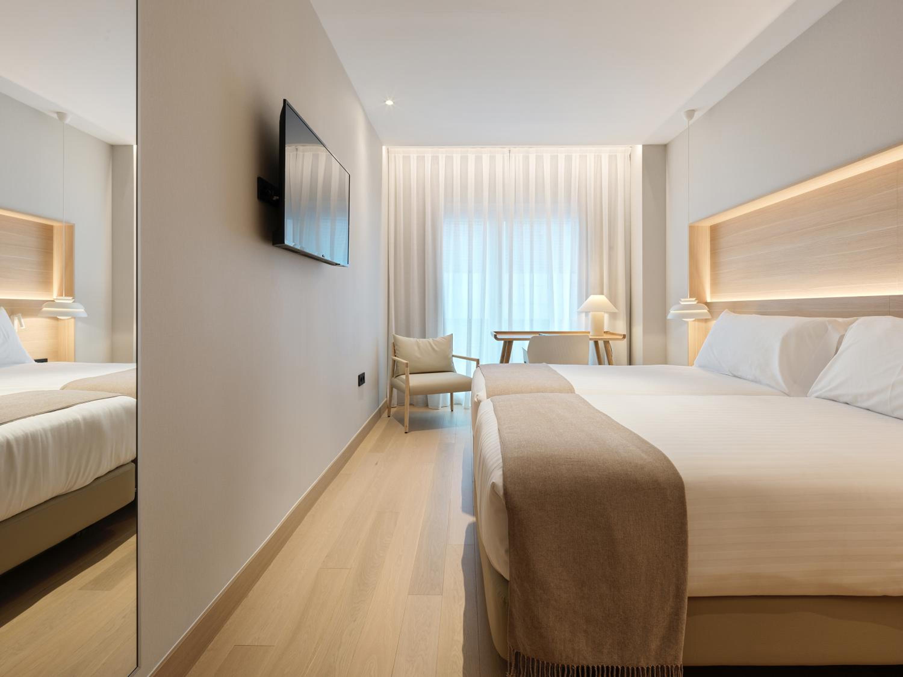 Double or Twin Room - Photo 3