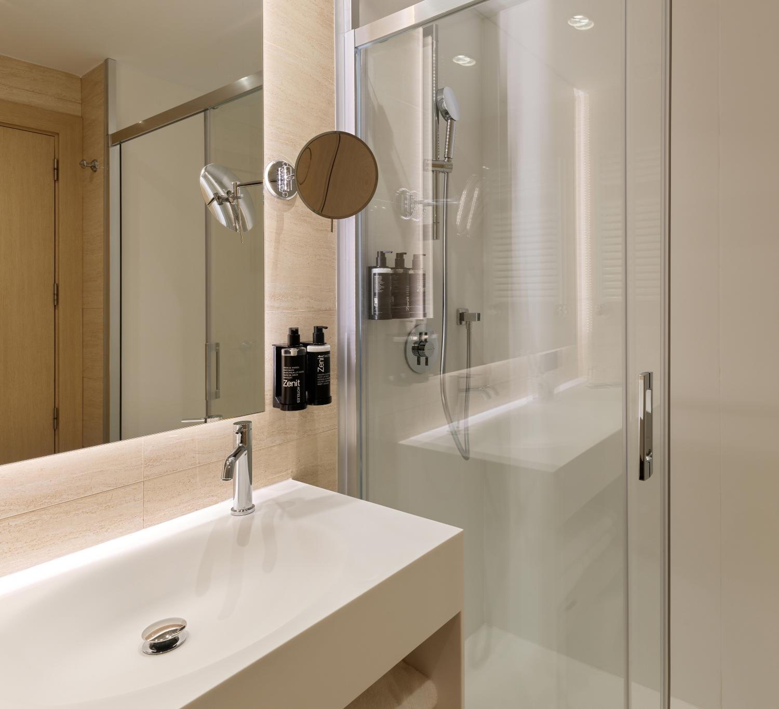Double or Twin Room - Photo 16