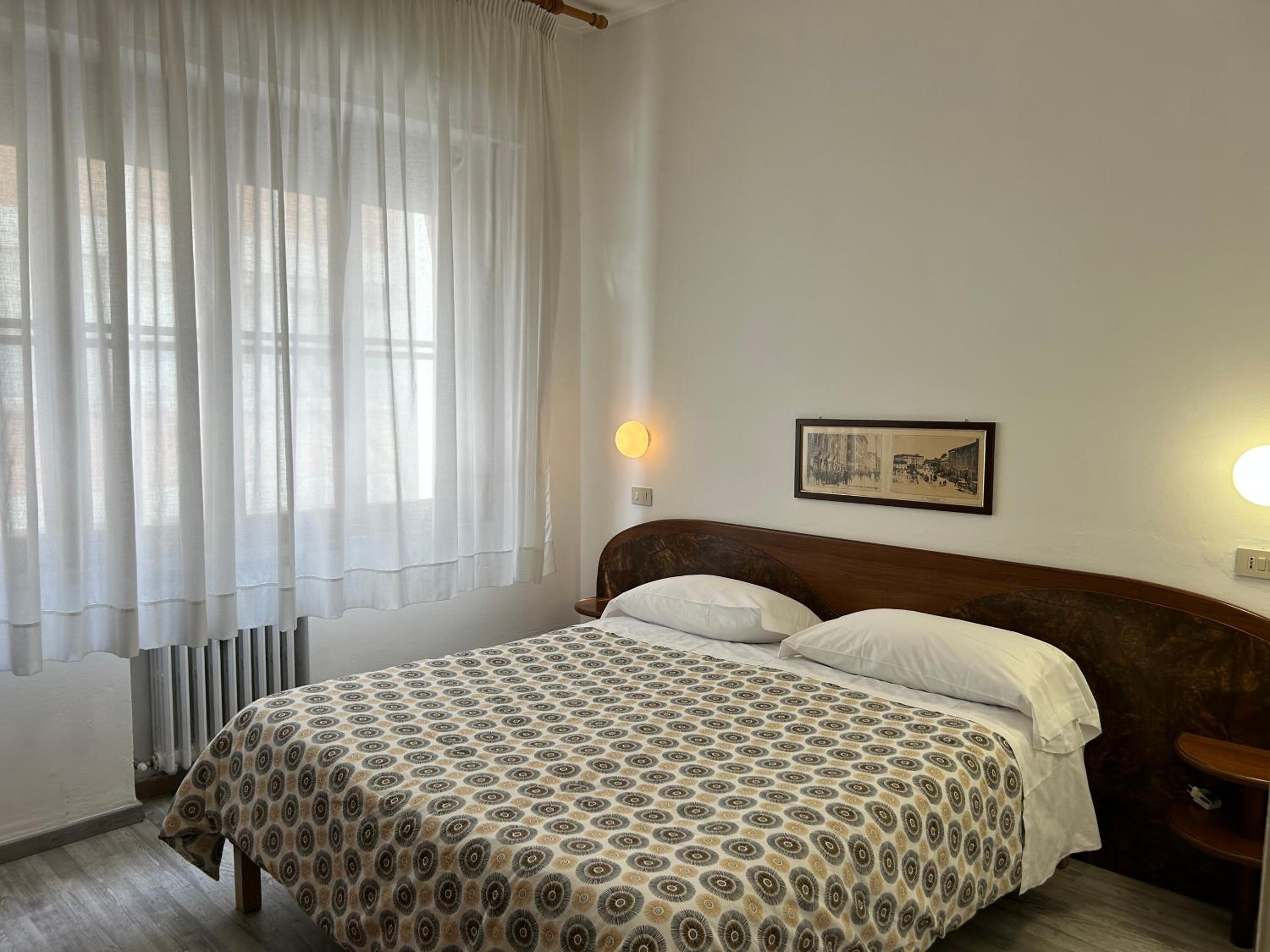 Deluxe Double Room - Photo 14