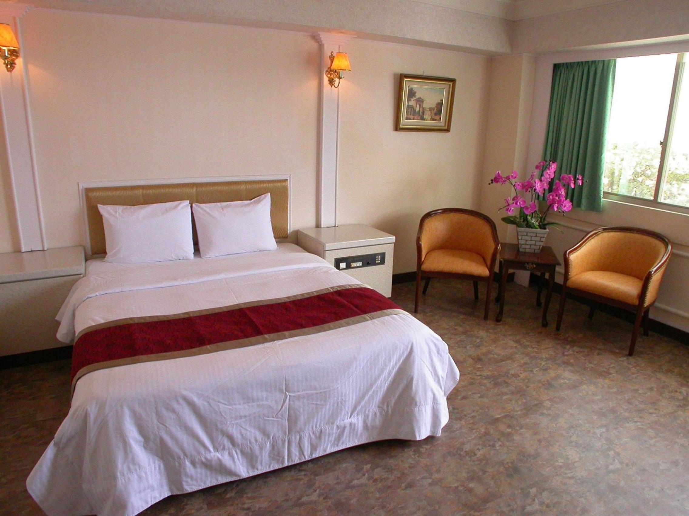 Standard Double Room - Photo 9