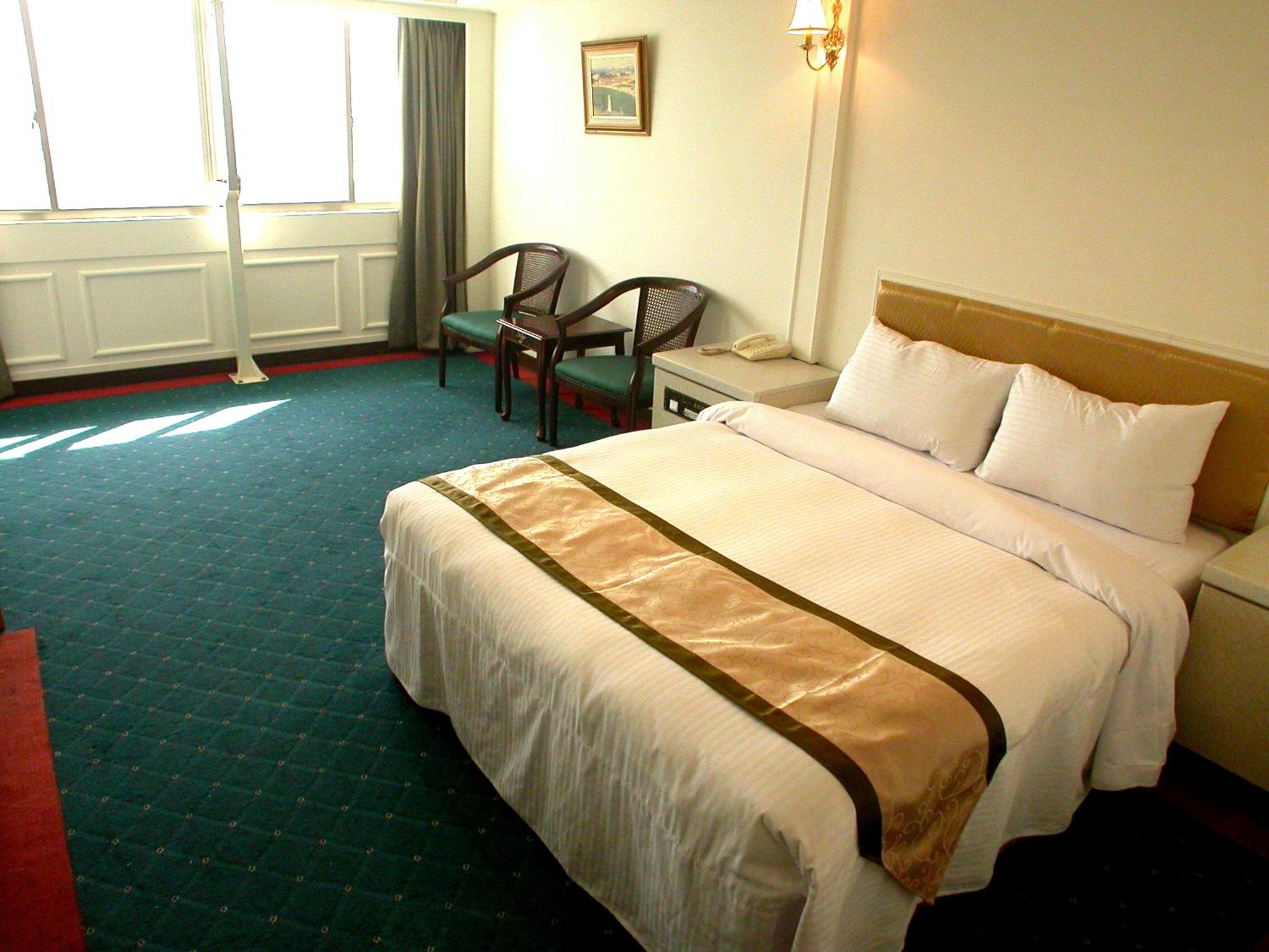 Standard Double Room - Photo 12