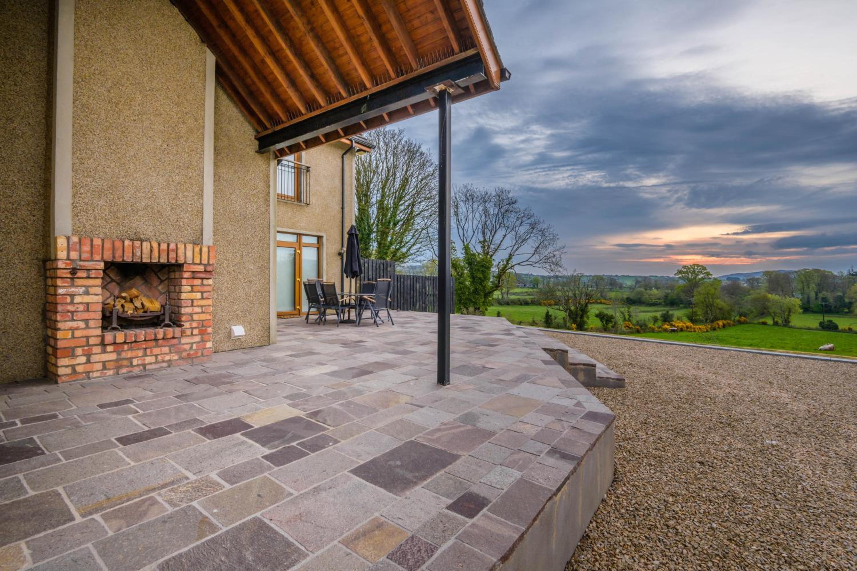 Woodside Residence photo 2