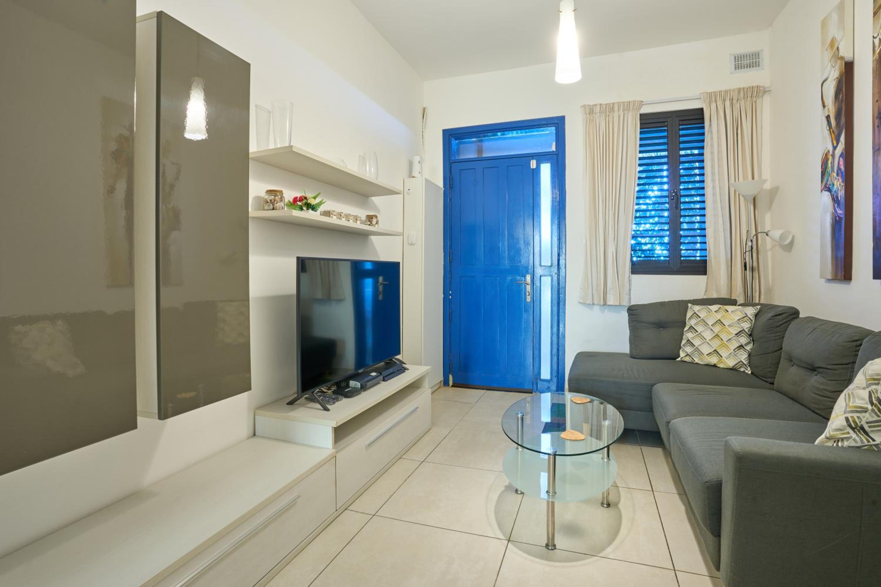 Two-Bedroom House photo 3