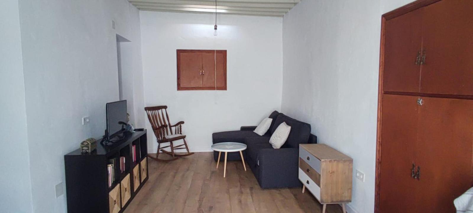 One-Bedroom Apartment photo 2