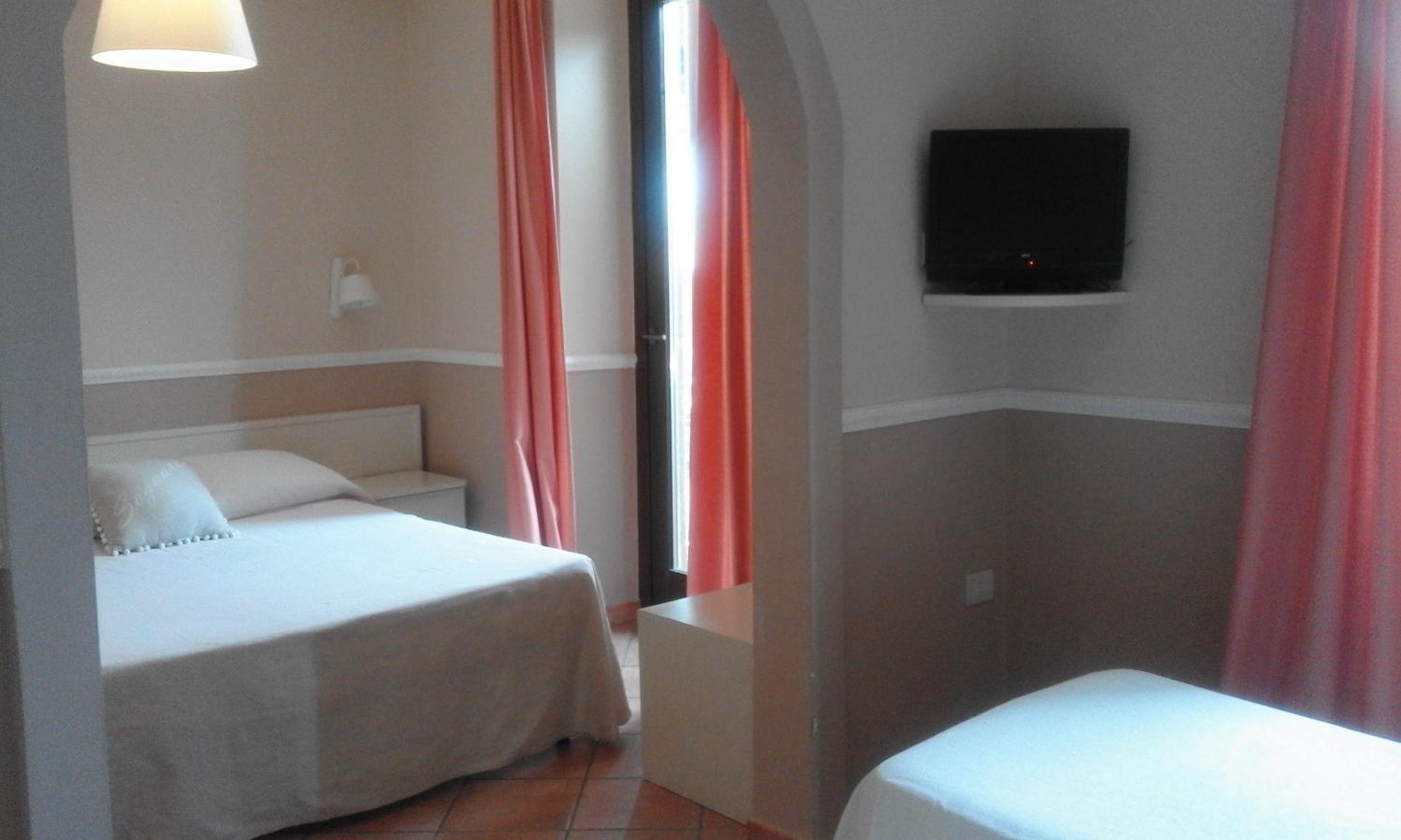 Quadruple Room - Photo 5