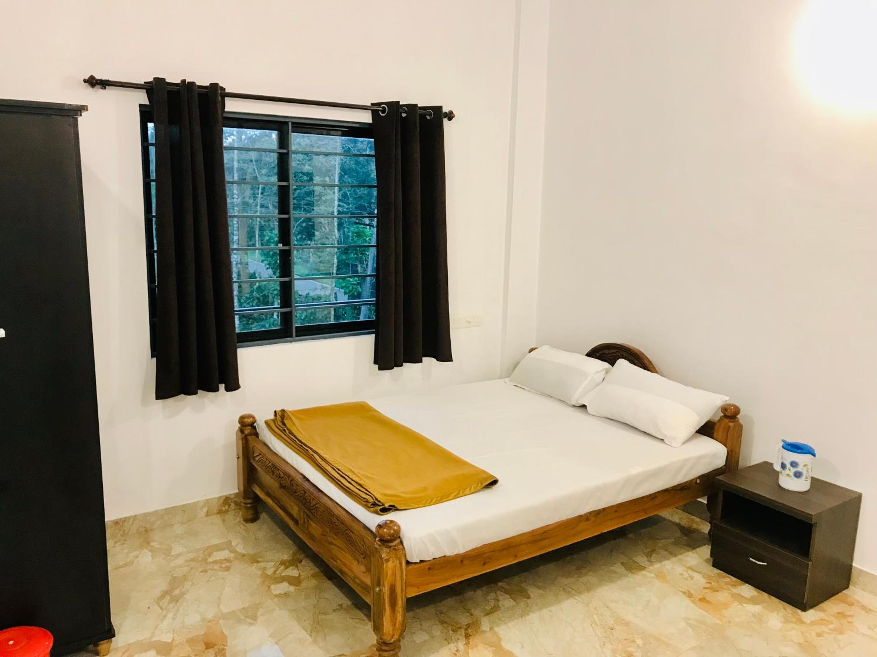Deluxe Double Room (2 Adults + 1 Child) photo 1
