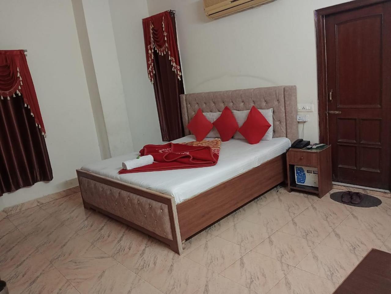 Budget Double Room photo 3